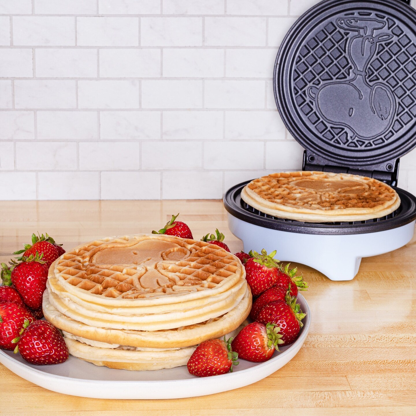 Uncanny Brands Peanuts Snoopy Waffle Maker