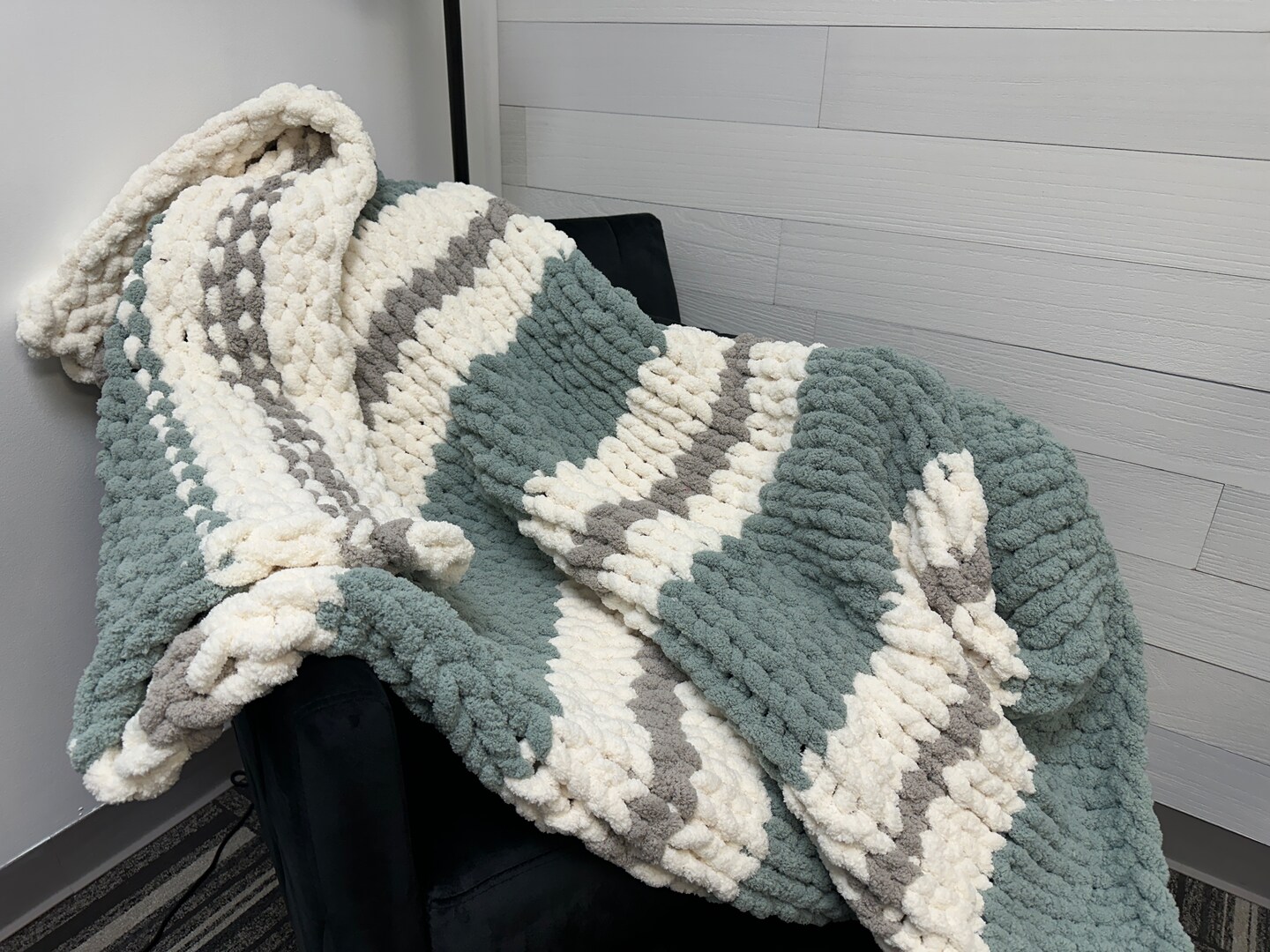 nexz o-rly? makestar 台湾 blanket 7枚 Mint and Ivory Chunky Hand Knit blanket | Chunky Chenille Blanket
