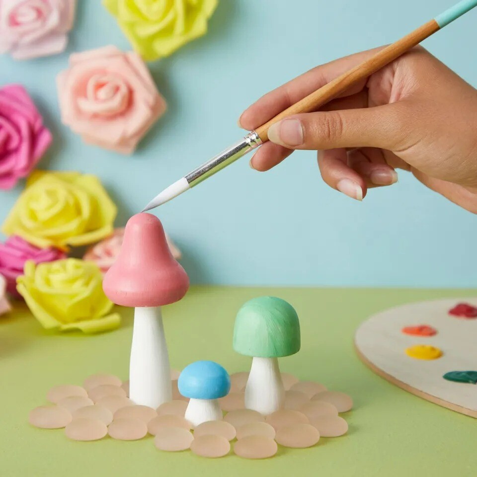 Mini Wooden Mushrooms to Paint, Unfinished Wood Figurines (7 Sizes, 14 Pack)