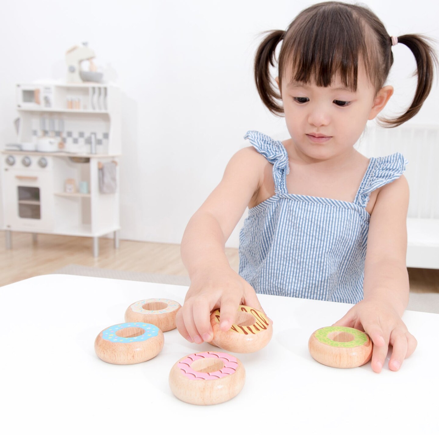 New Classic Toys Donuts 6 pieces