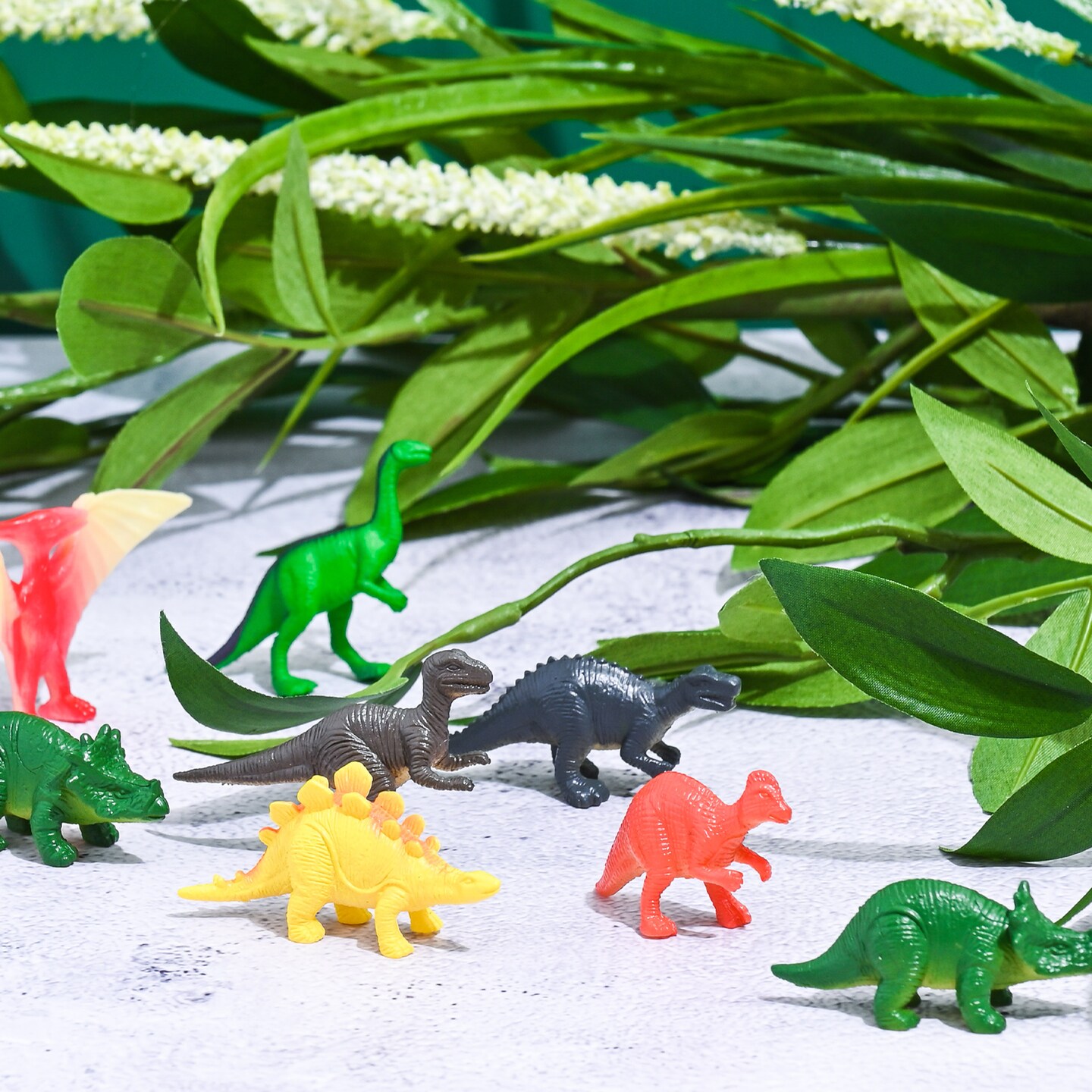 100 Piece Party Pack Mini Dinosaurs - Plastic Mini Educational Dinosaur Animal Toys - Fun Gift Party Giveaway