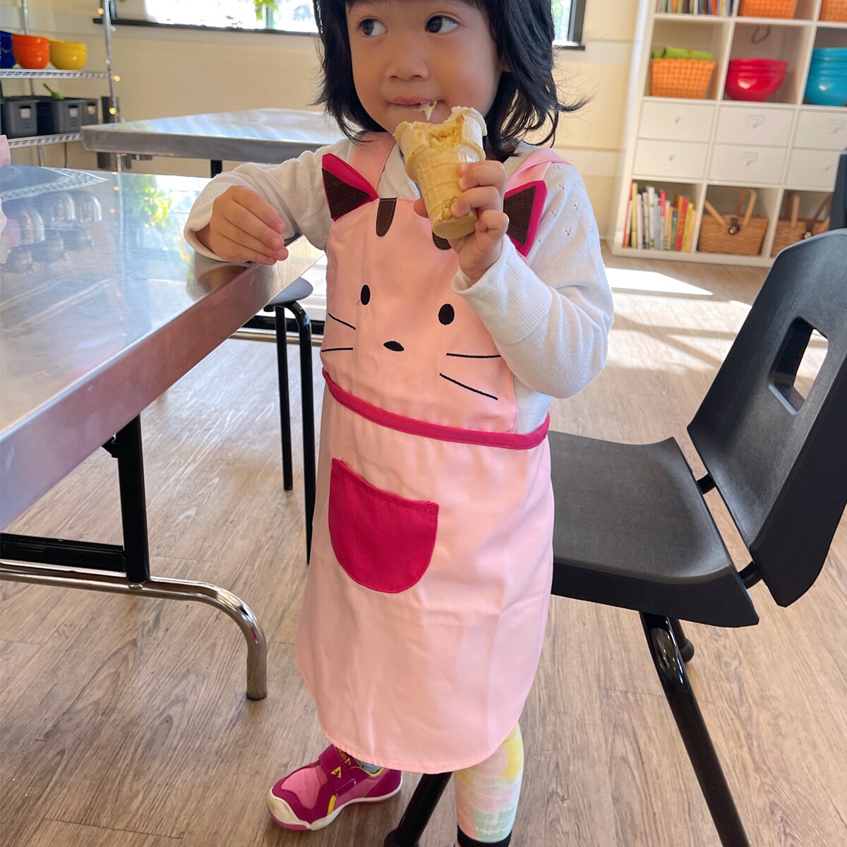 Wrapables Cute Pink Kitty Children&#x27;s Apron