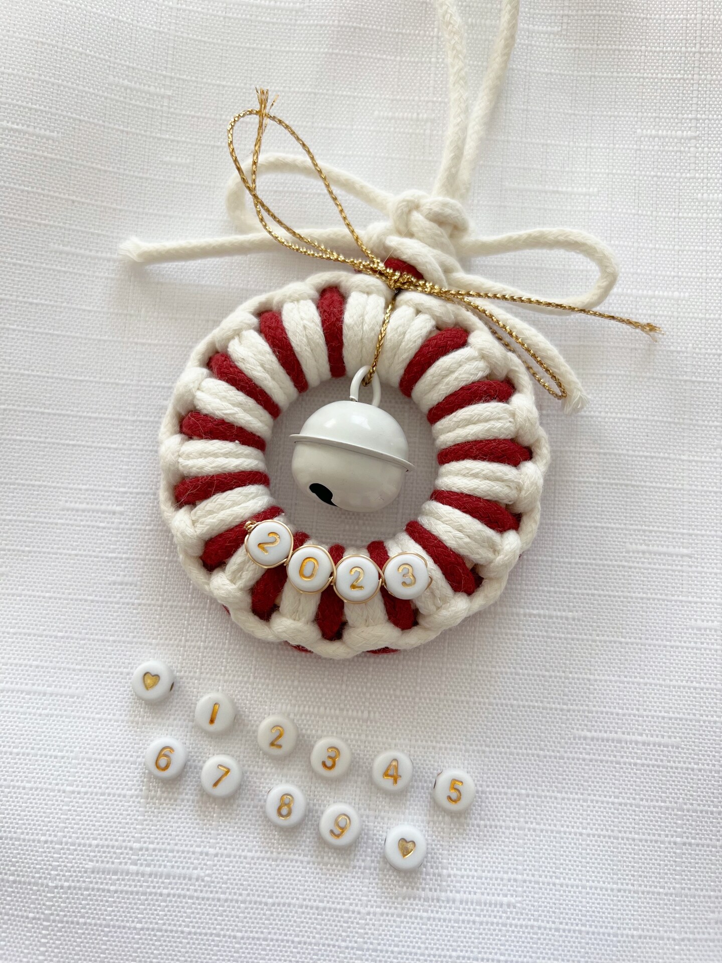 Wreath Beaded Ornament Gift Topper