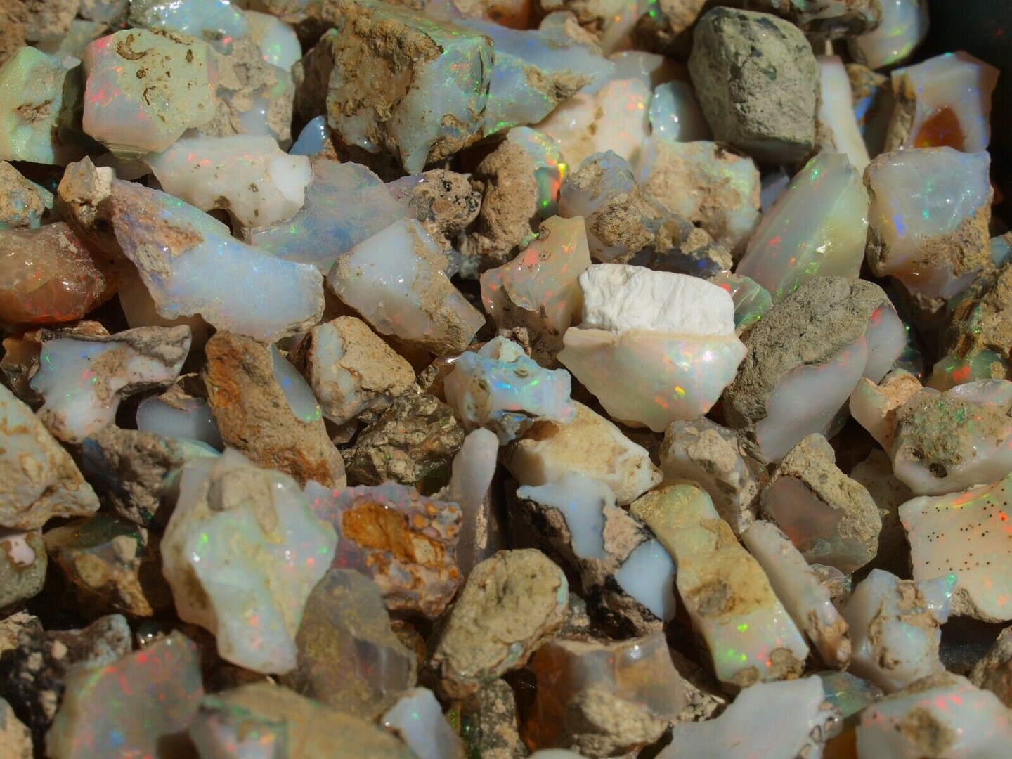 800 Carats Top Gem Grade Ethiopian Welo Opal Rough