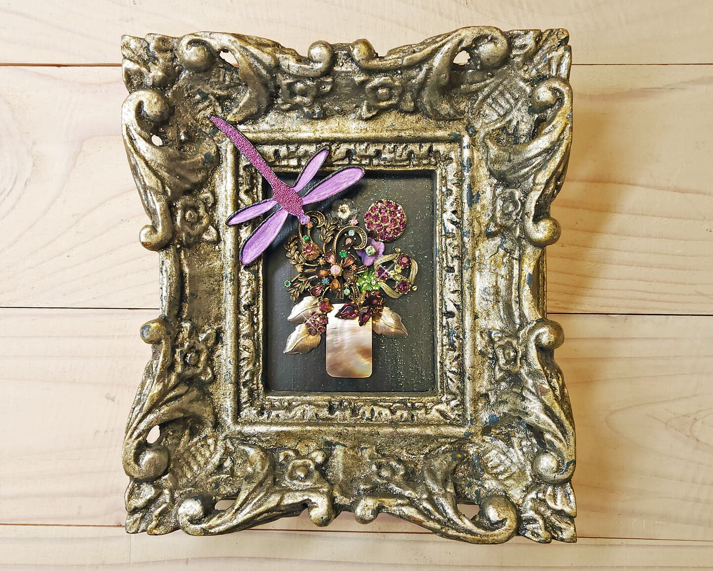 Jeweled Art Photo Frame with Marguerite Daisies, Faux Pearls, Chain of 2024 Clear Rhinestones