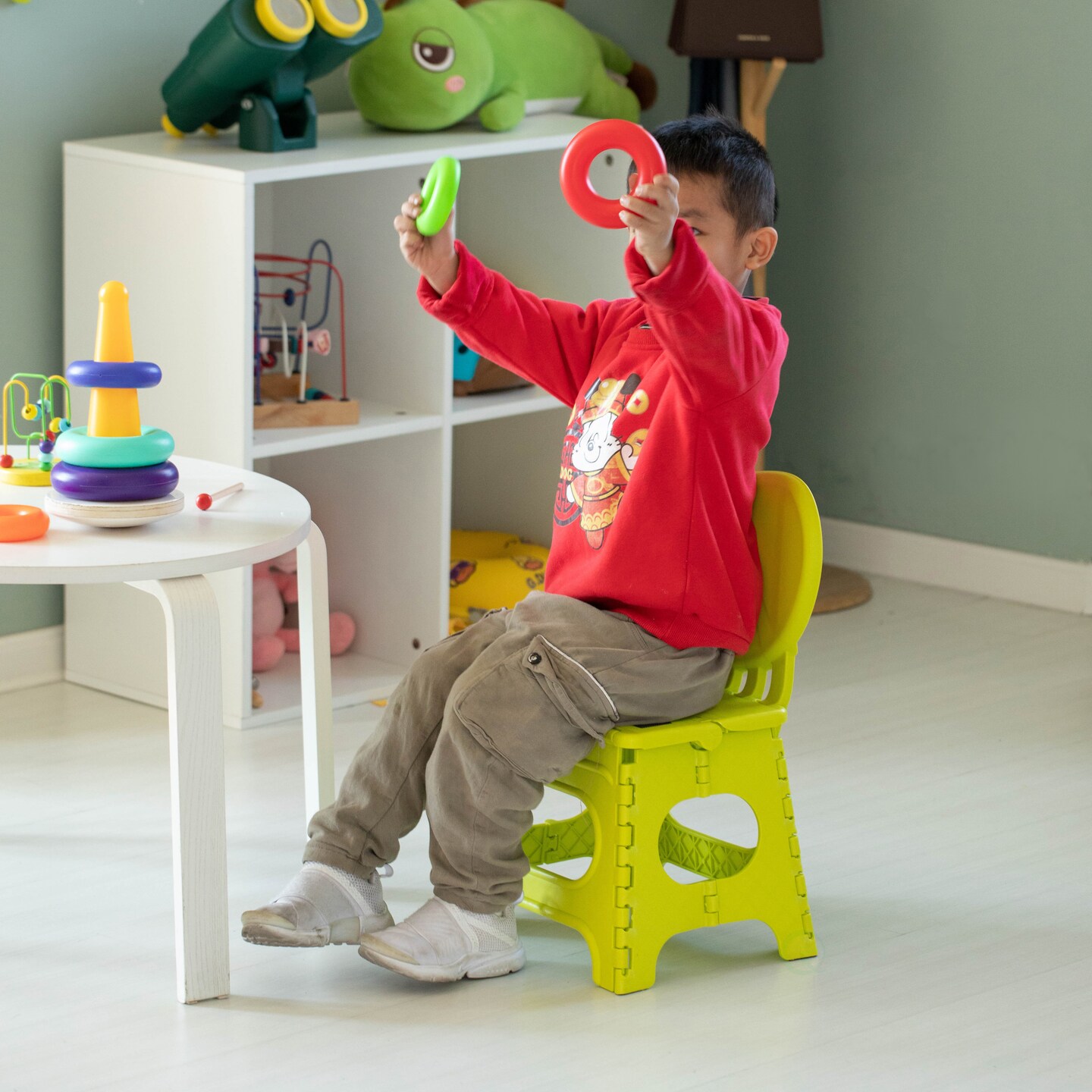 Plastic Foldable Step Stool with Back Support, Heart Shaped Backrest, Portable Chair with Handle, Kids Stepping Stool and Bathroom Stool, Collapsible Step Stool