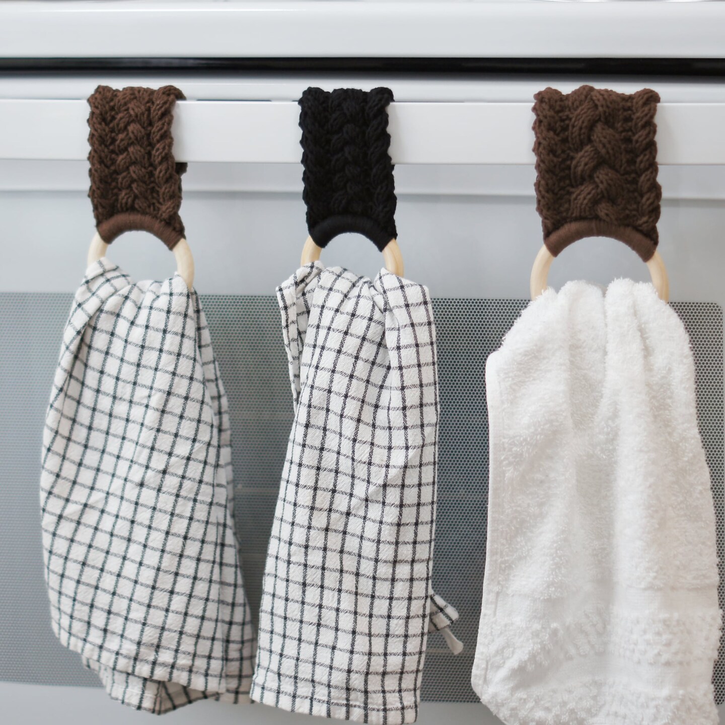 Rustic Hand-Knit Towel Holder: Charming Kitchen Decor