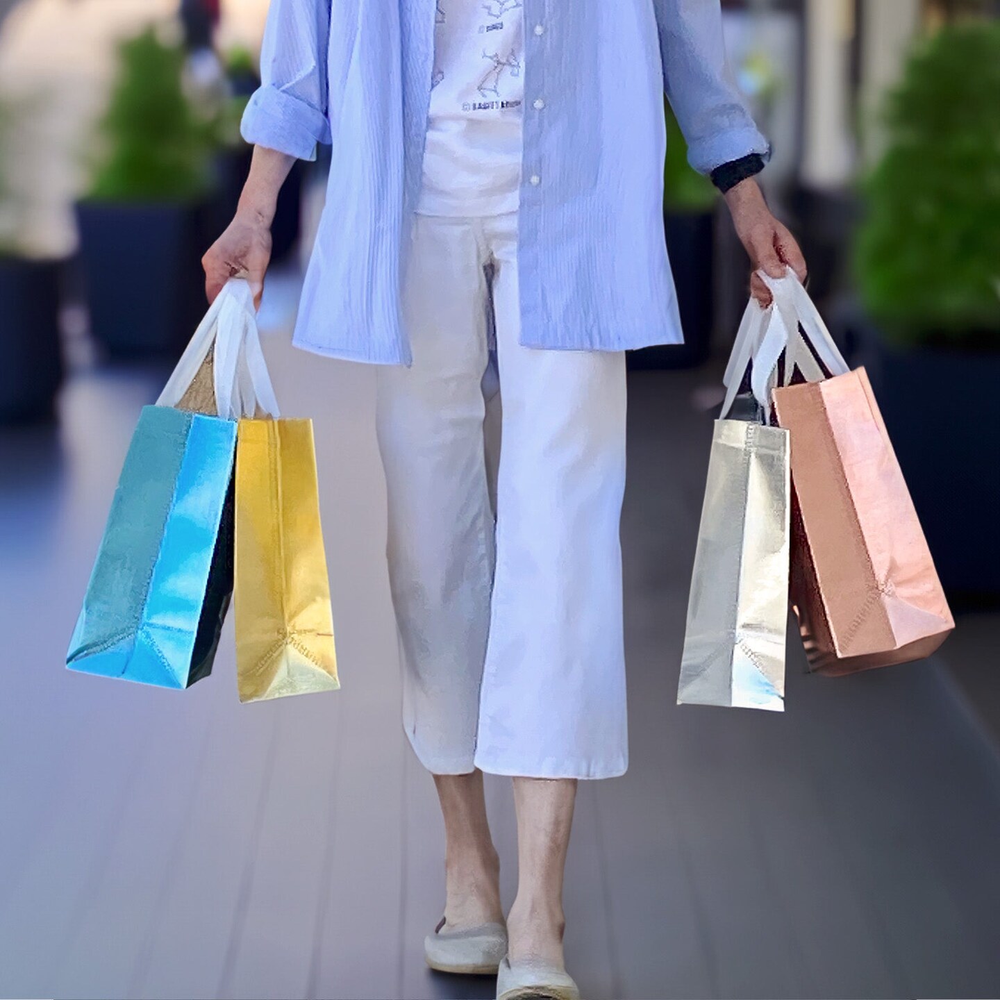 Wrapables Glossy Non-Woven Reusable Gift Bags with Handles for Weddings, Bridal Showers, Parties (Set of 8)