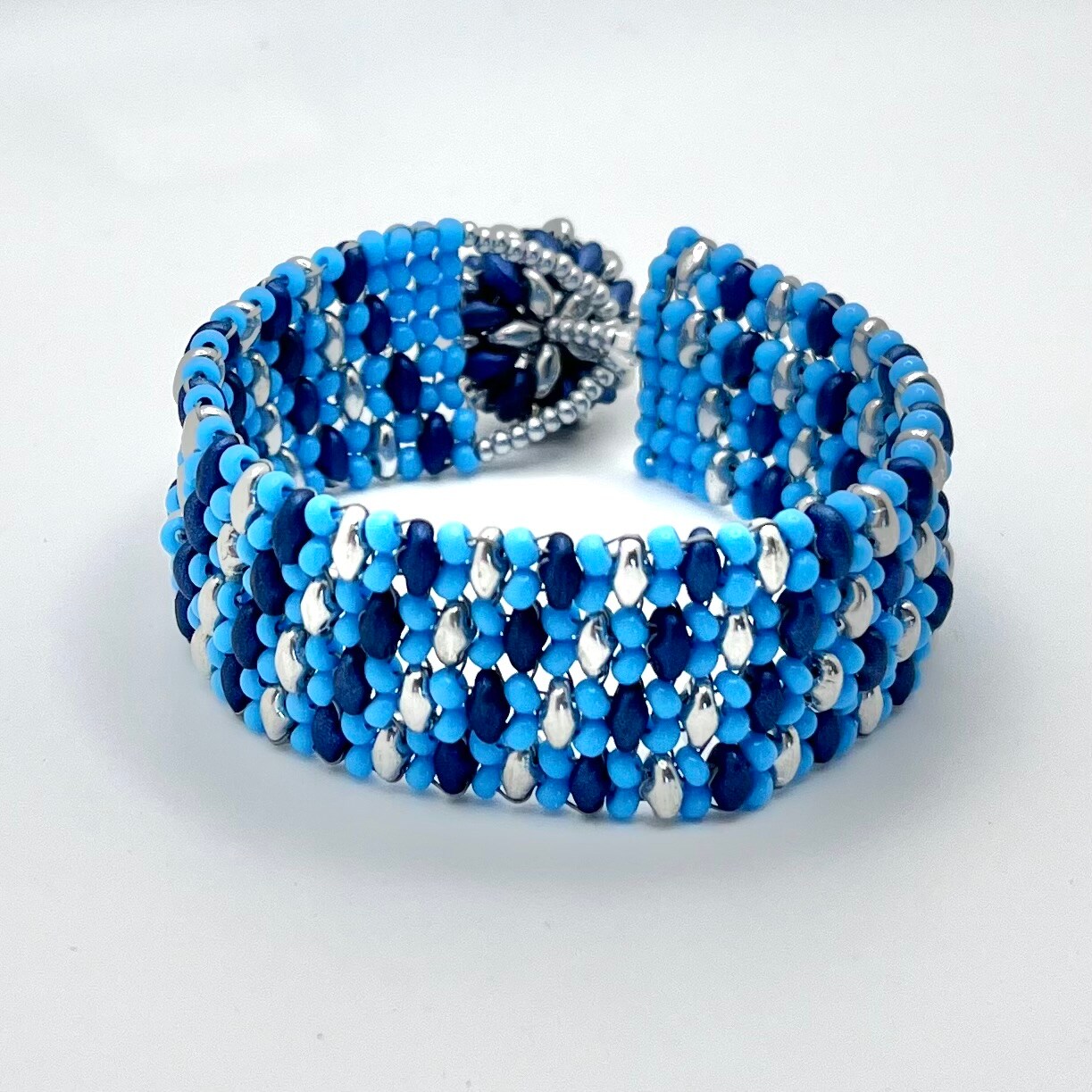 Blue Cross Bead SuperDuo Bracelet Tutorial