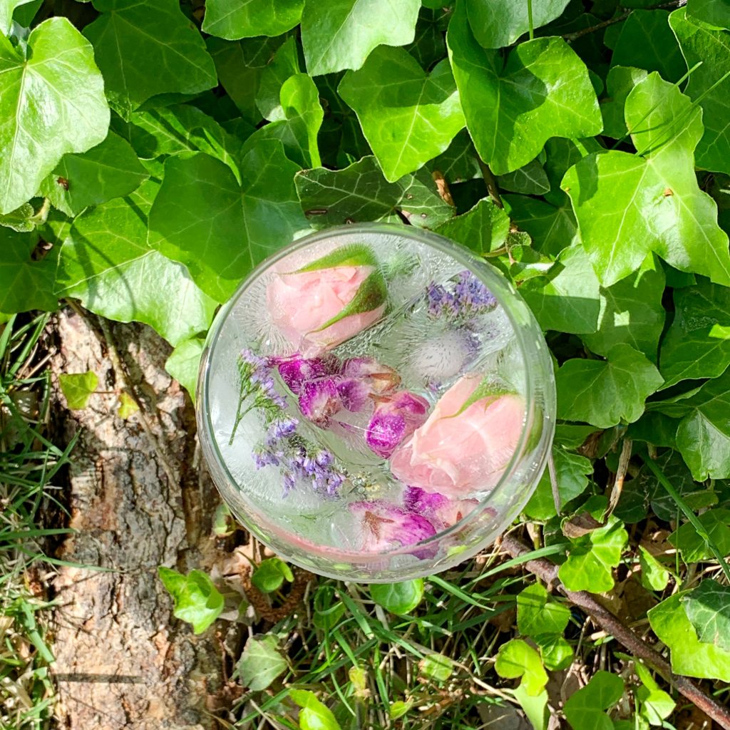 How to make floral ice cubes - Event and Party DIY image 3