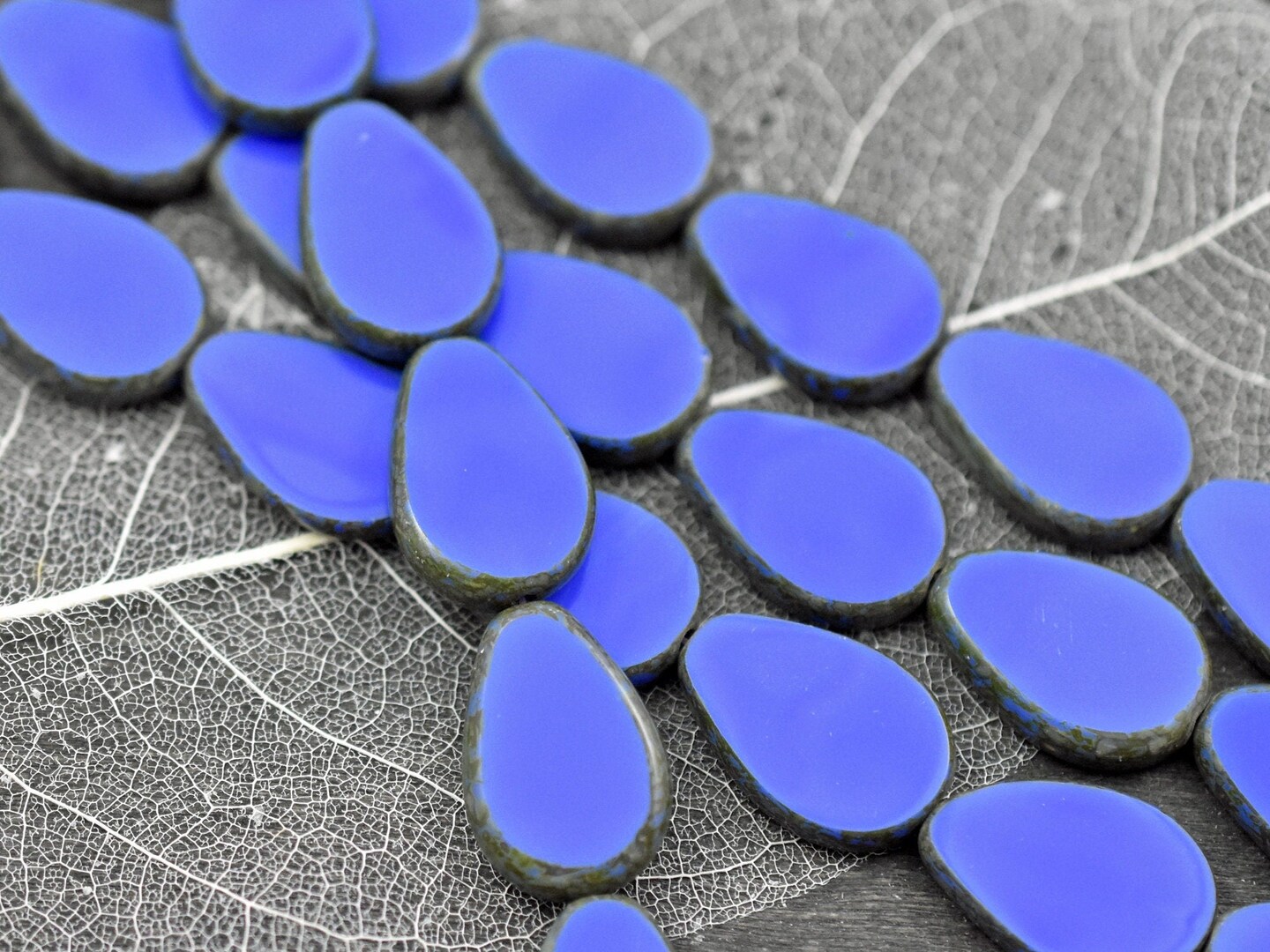 *8* 12x18mm Opaque Cornflower Blue Picasso Table Cut Flat Teardrop Beads