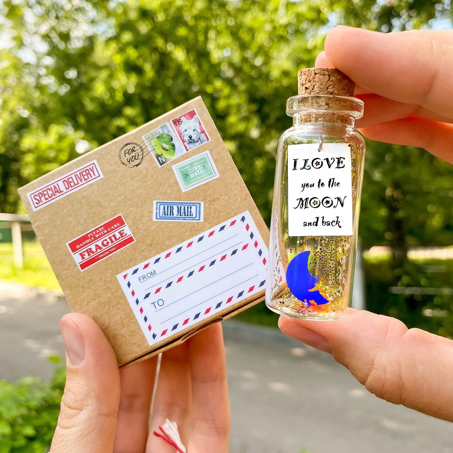 Cute and Kawaii Valentine&#x27;s Day and Anniversary Presents   Personalized Love Gifts for Boyfriend Girlfriend (I Love You To The Moon And Around The World in Craft Gift Box)