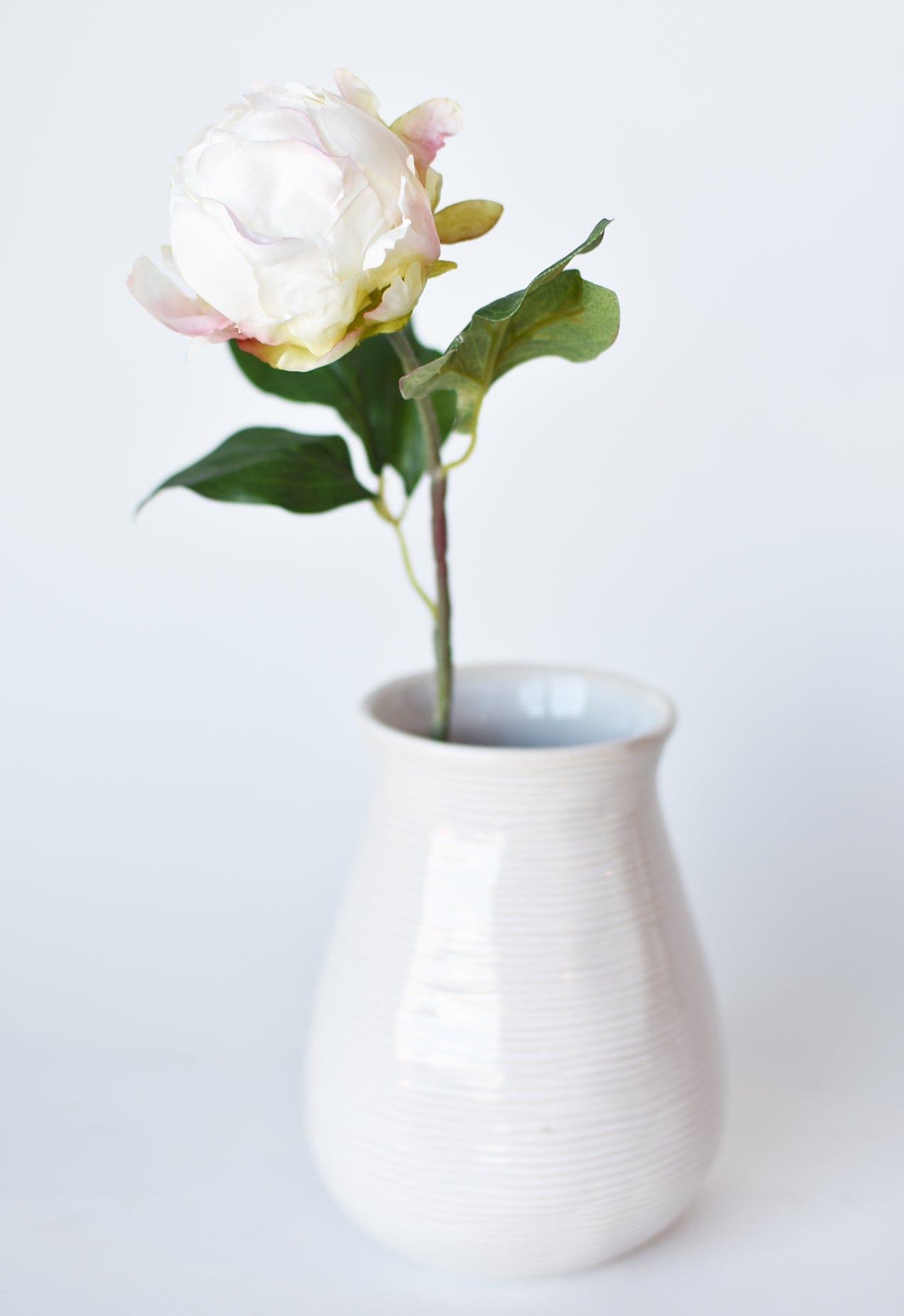 18&#x22; Faux Peony Bud Stem White