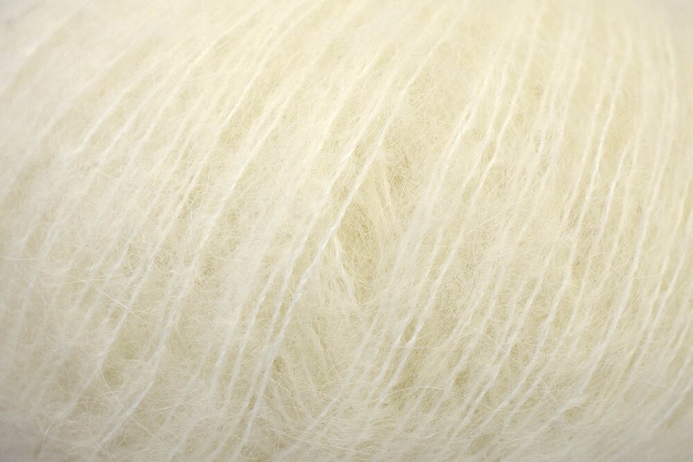 Penna by Universal Yarn - Baby Suri Alpaca Blend - Lace Weight - #106 Eggshell