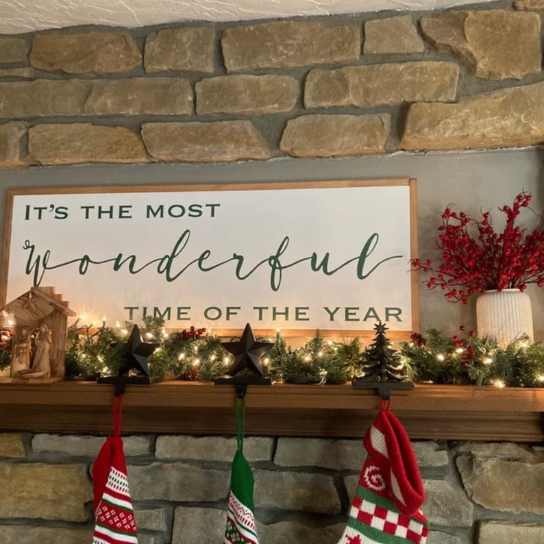 18-inch Artificial Red Berry Spray - Versatile & Lifelike Decor for Home & Holidays