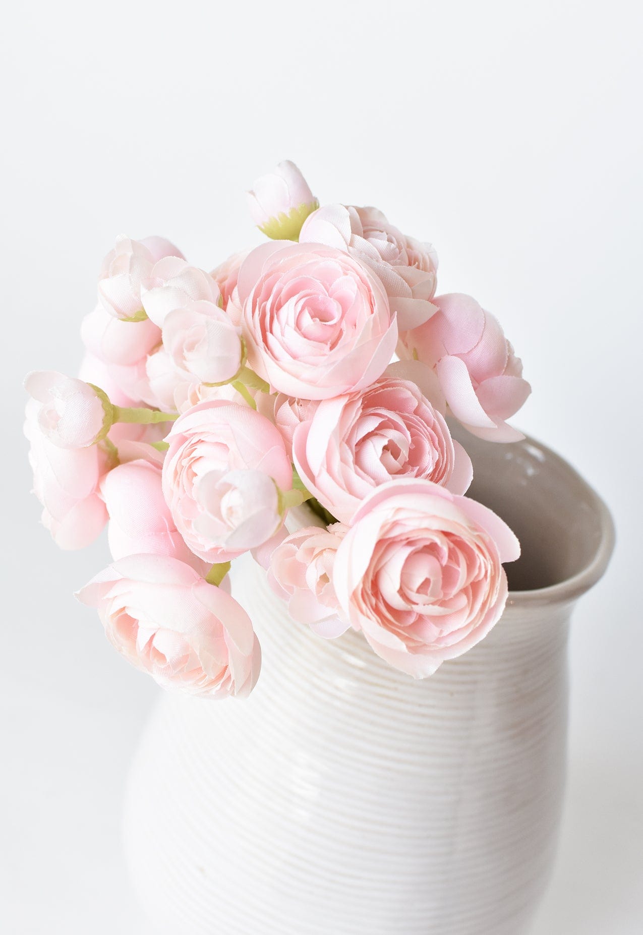 10&#x22; Faux  Pale Pink Ranunculus Stem Bundle