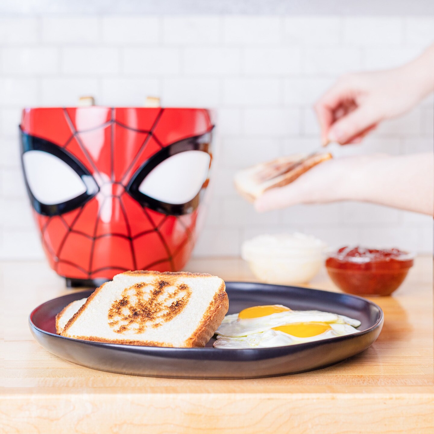 Uncanny Brands Marvel Spiderman Halo Toaster