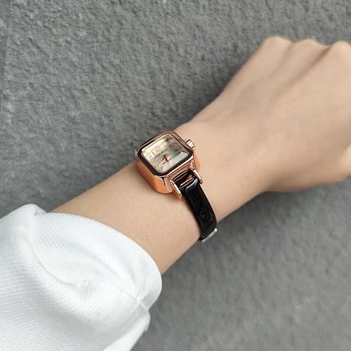 Luxury Women&#x27;s Analog Leather Strap Watch