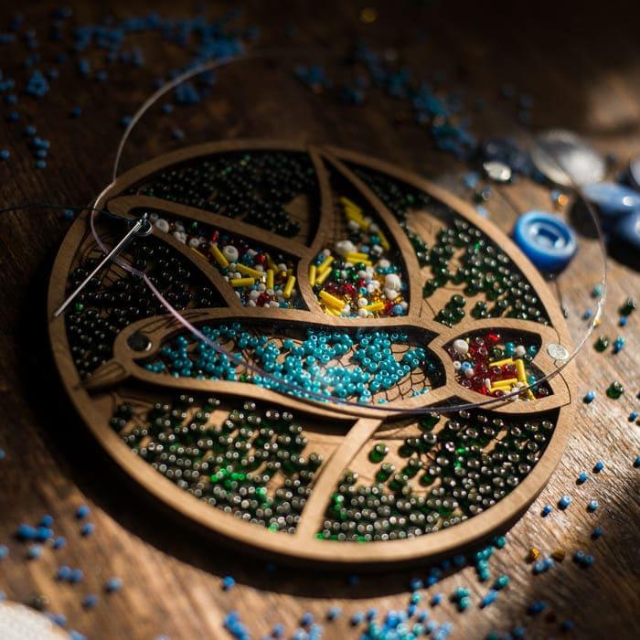 Bead organizer with transparent cover