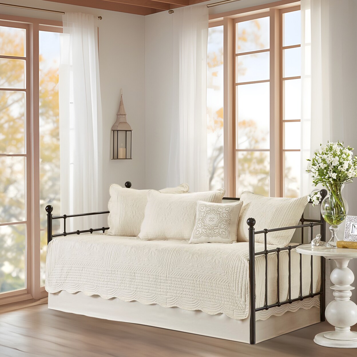 Gracie Mills   Salvatore 6-Piece Reversible Cottage-Inspired Scalloped Edges Daybed Set - GRACE-9624