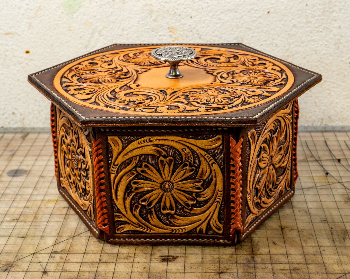 Floral Carved Leather Jewelry Box Custom Tooled Leather Large Travel Jewelry Box – Wall  main image 3