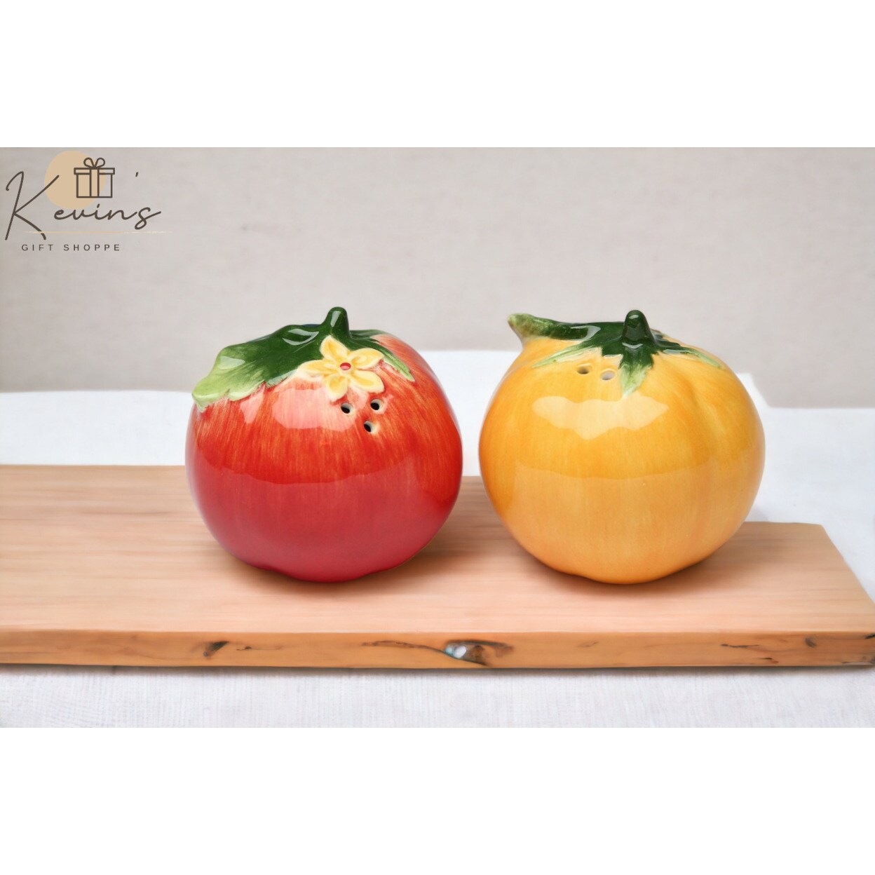 kevinsgiftshoppe Hand Painted Ceramic Tomato Salt and Pepper Shakers Home Decor   Kitchen Decor Farmhouse Decor