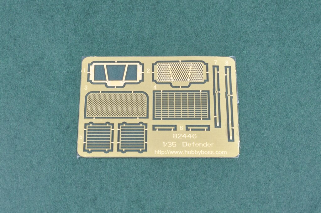 HobbyBoss  1/35 LAND ROVER WMIK     W/MILAN ATGM Plastic Model