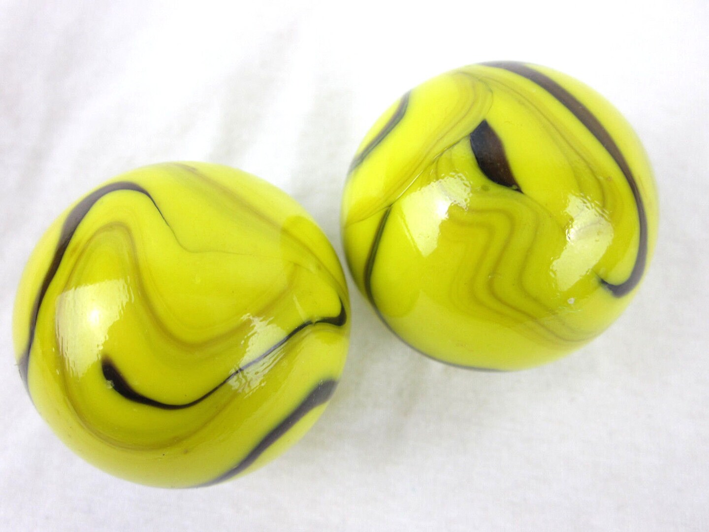 2 mammoths 1 5/8" BUMBLE BEE Yellow Marbles glass Massive 42mm large Swirl