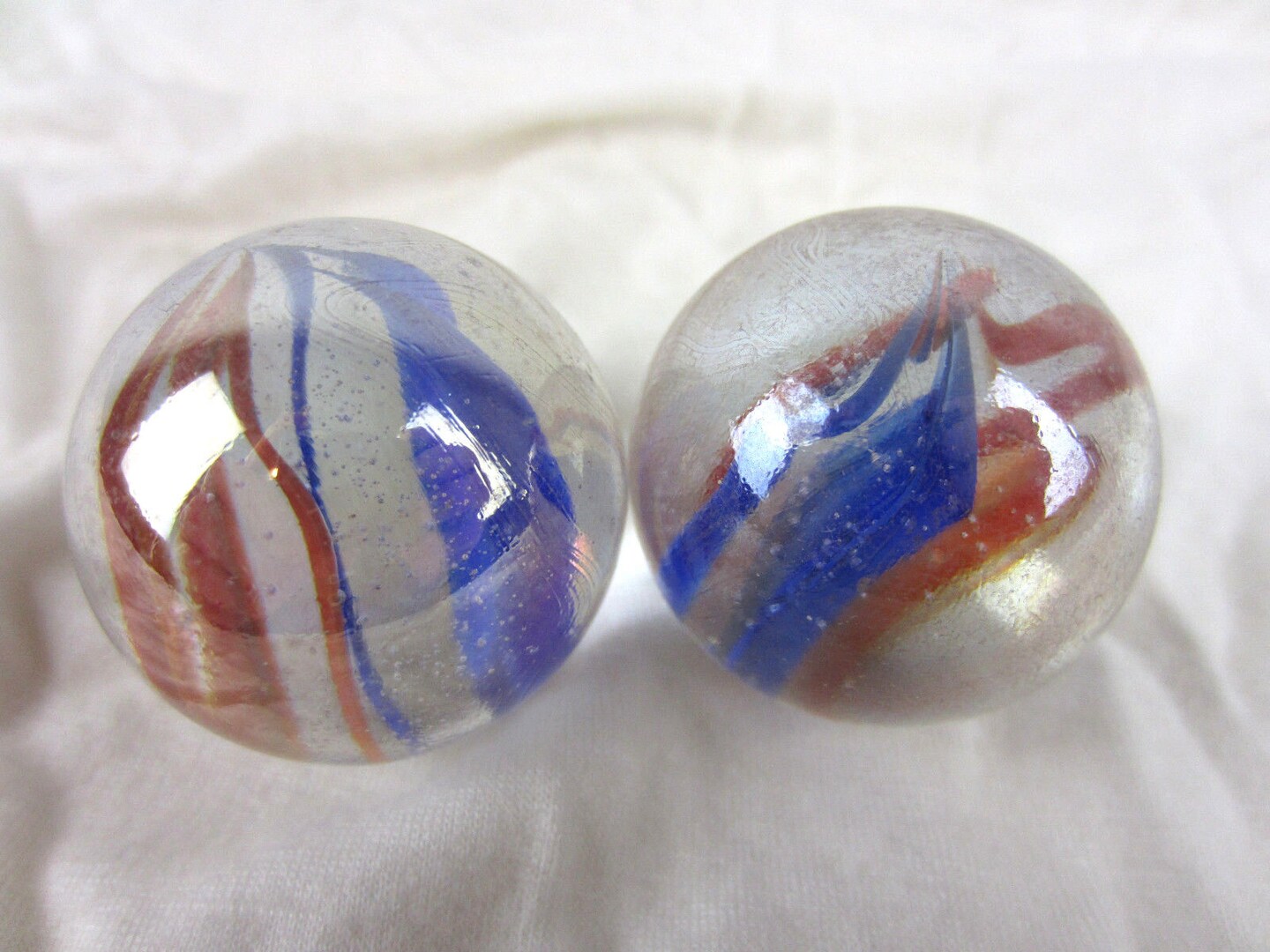 2 Boulders 35mm FUNFAIR Marbles glass ball Clear Red Blue Ribbon 6 Vane large