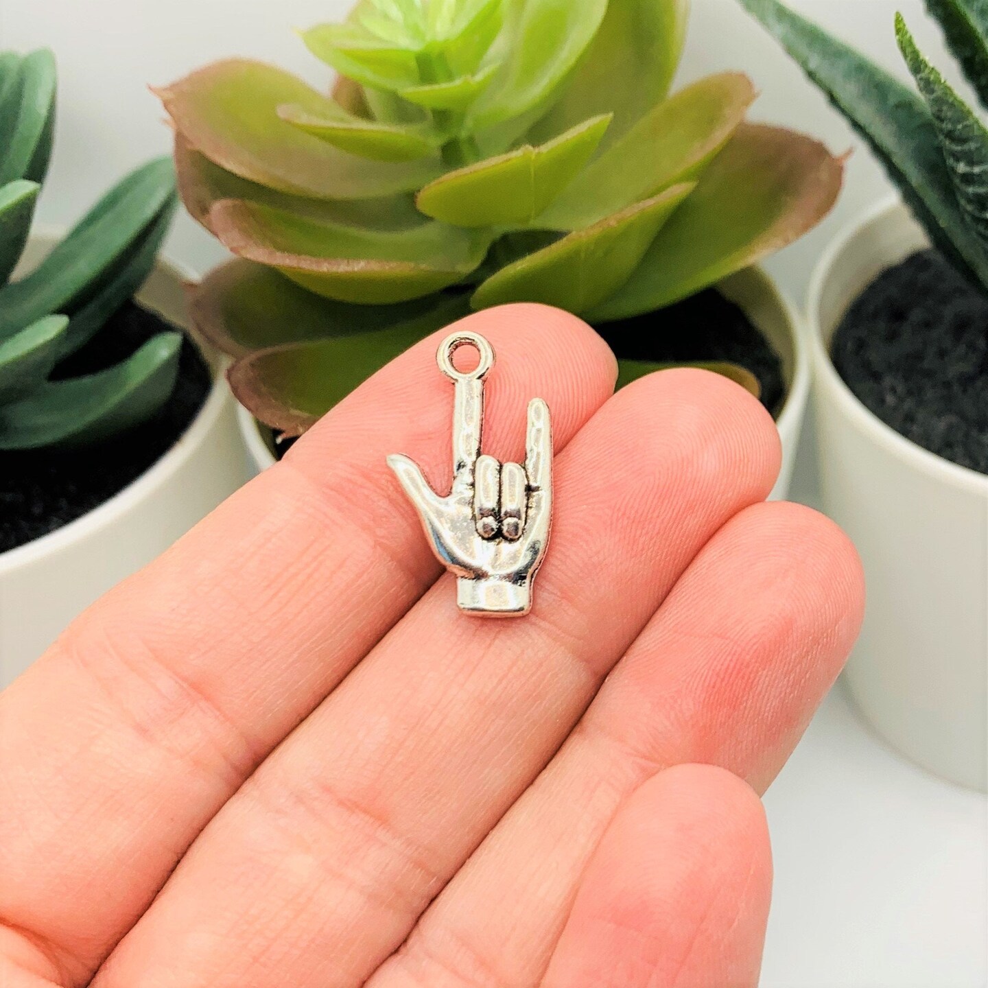 4, 20 or 50 Pieces: Silver ASL I Love You Sign Language 3D Charms