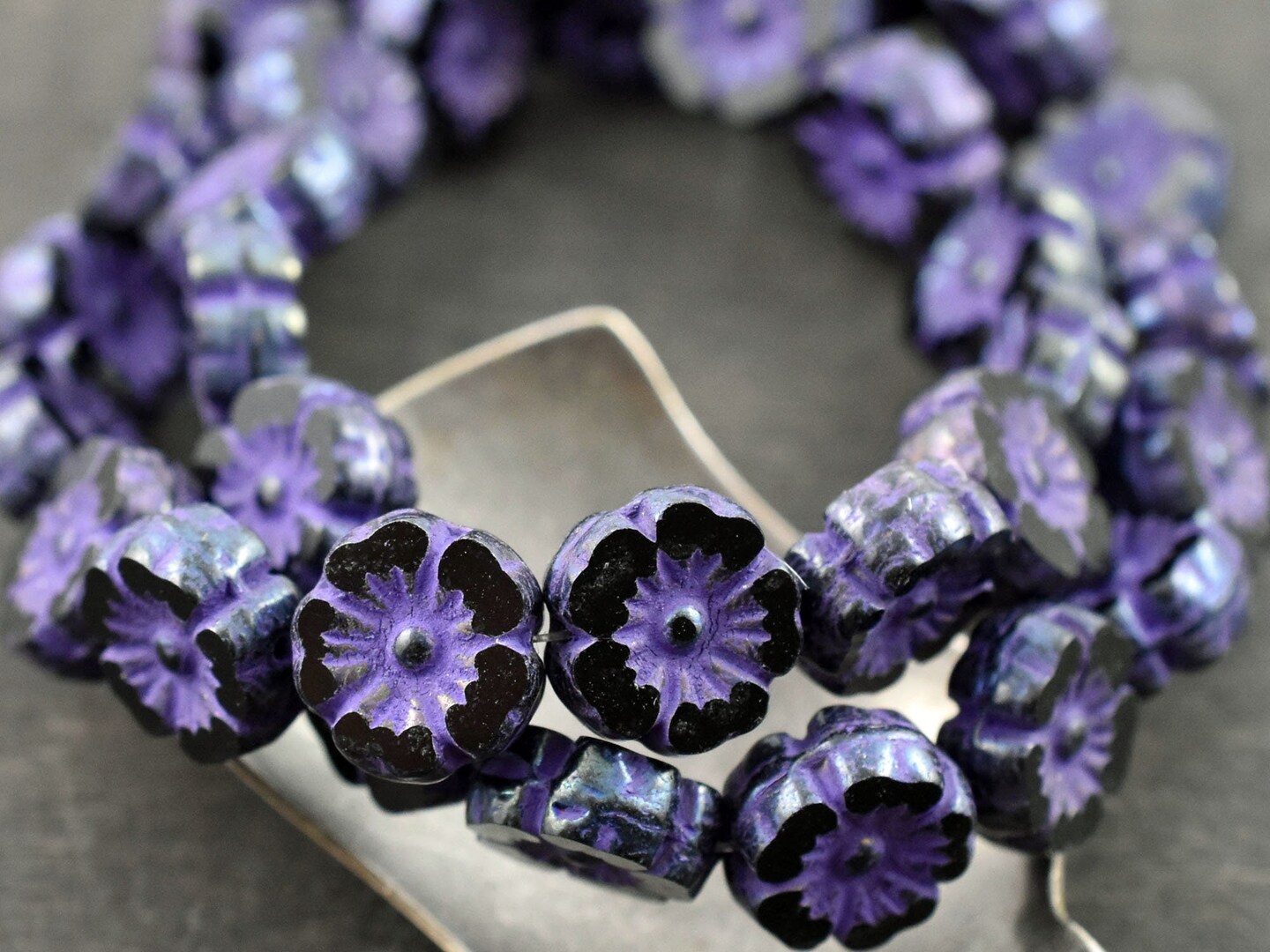 *16* 9mm Purple Washed Eggplant Iris Table Cut Hawaiian Flower Beads