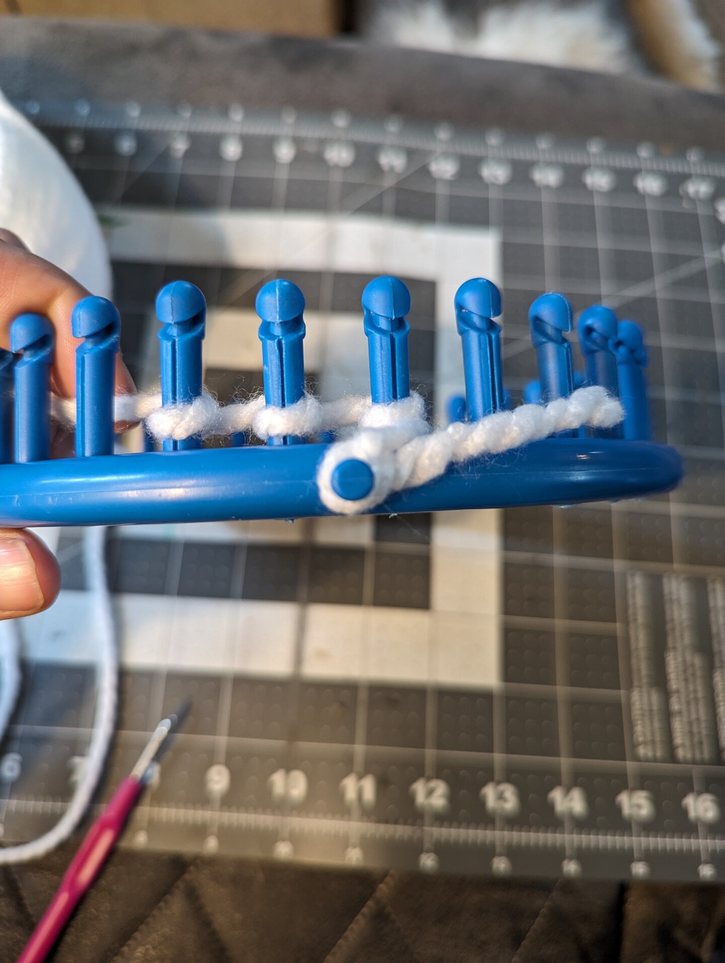 How to Loom Knit a Tri-Color Headband. image 2