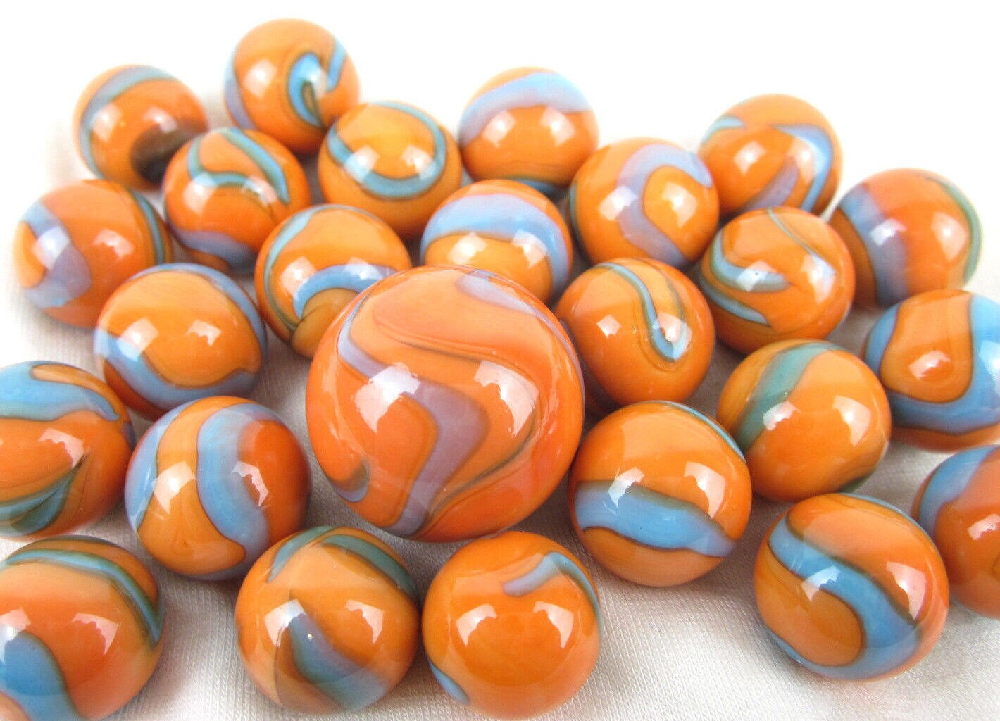 25 Glass Marbles SEAHORSE Orange/Blue Classic vtg Style Game Pack Shooter Swirl