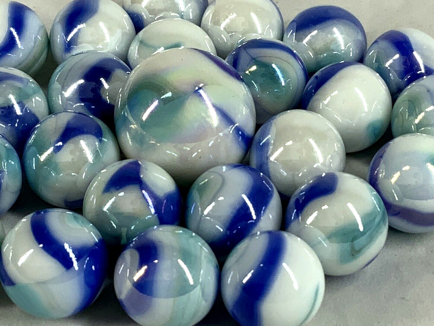 25 Glass Marbles TIGER SHARK iridescent White Blue Purple Game pak Shooter Swirl