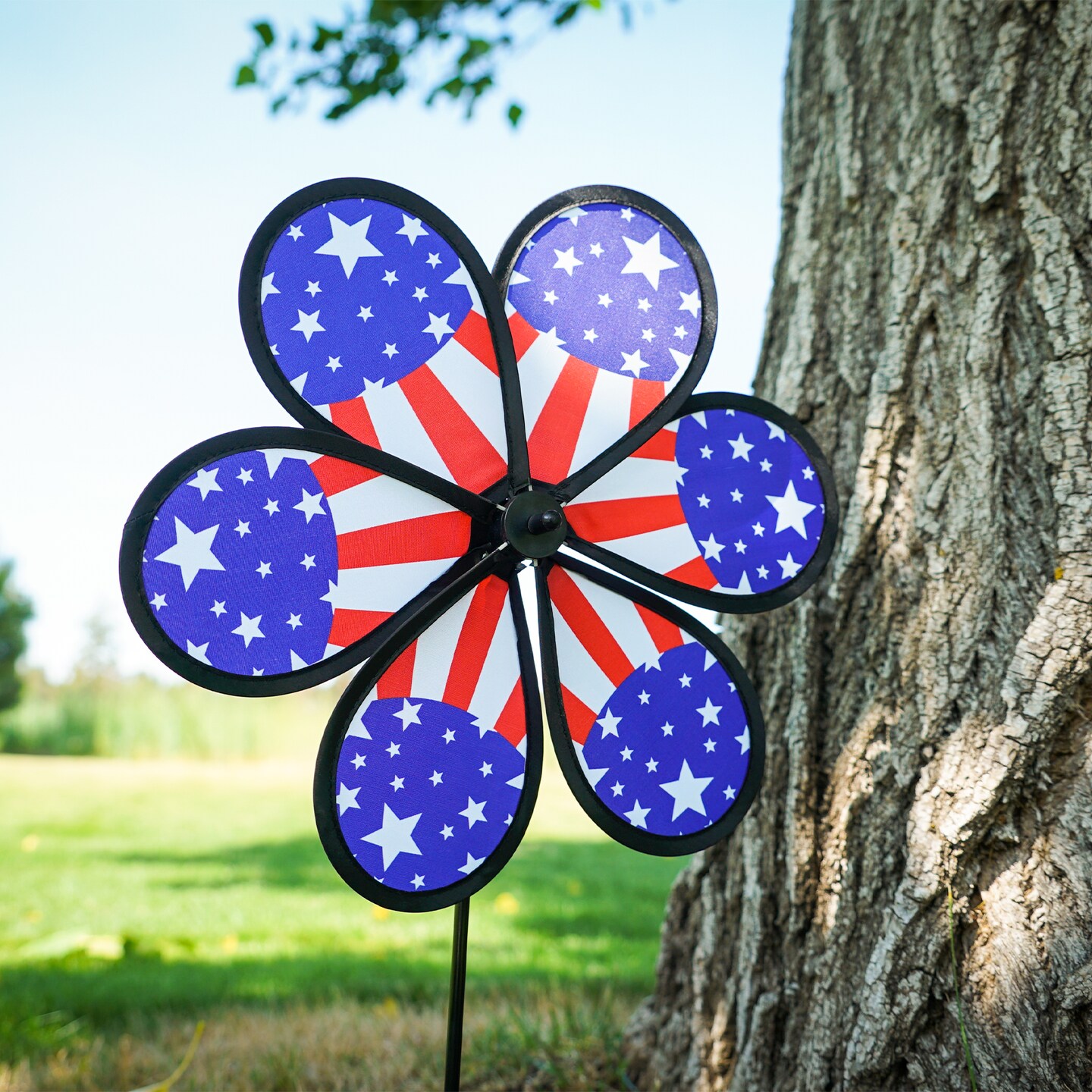 In the Breeze 2632 &#x2014; 12-inch Patriot Star Flower Spinner, Garden Wind Spinner