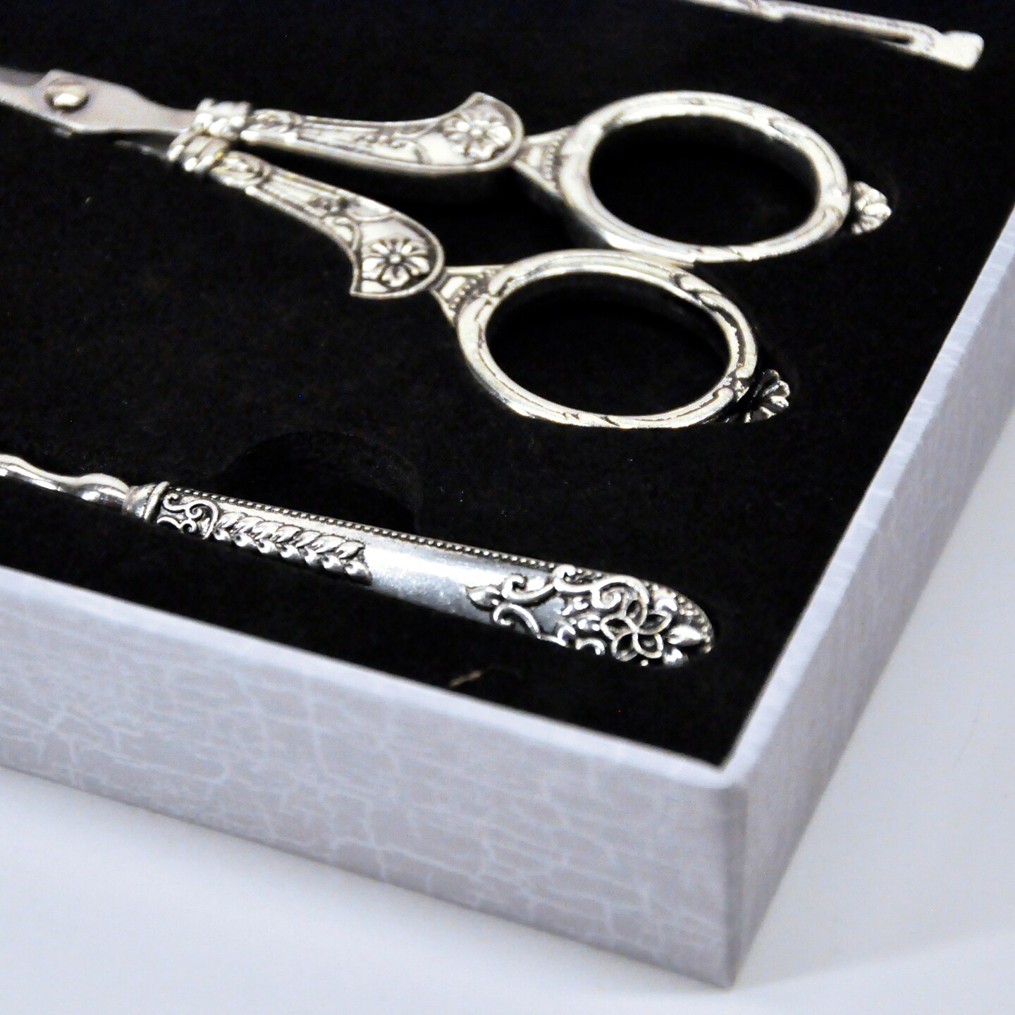 Heirloom Embroidery Accessories 6-piece Display