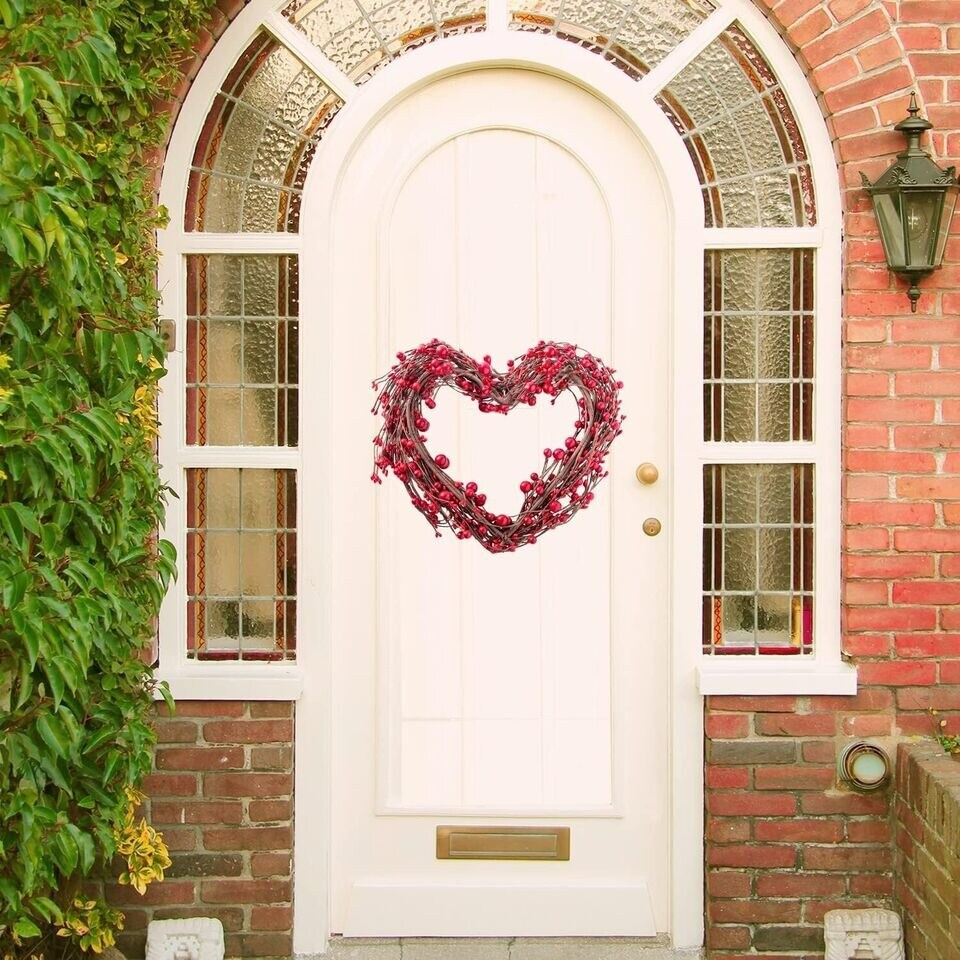 Valentine&#x27;s Day Heart Wreath Handmade Red Berry Heart Shaped Door Wreath Decor