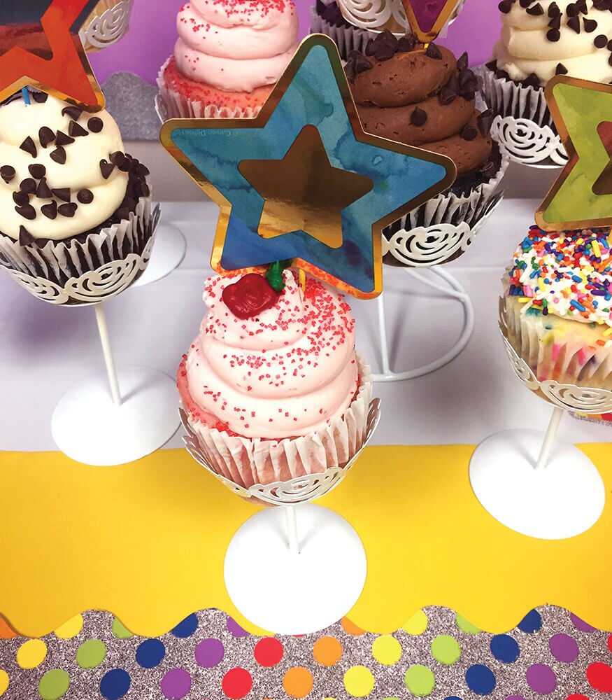 Carson Dellosa – Rainbow and Foil Stars Colorful Cut-Outs, Classroom Décor, 39 Pieces