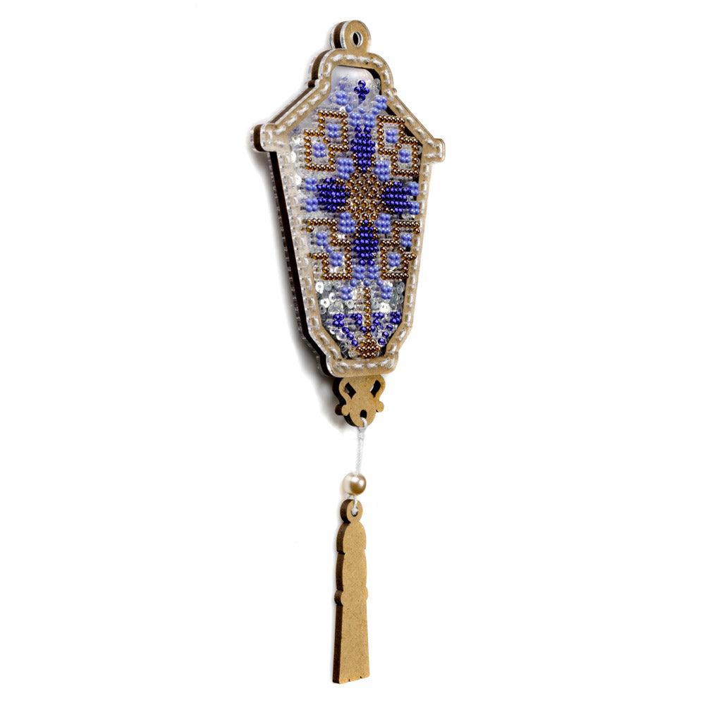 Set for embroidery with beads on a plastic base FLPL-070