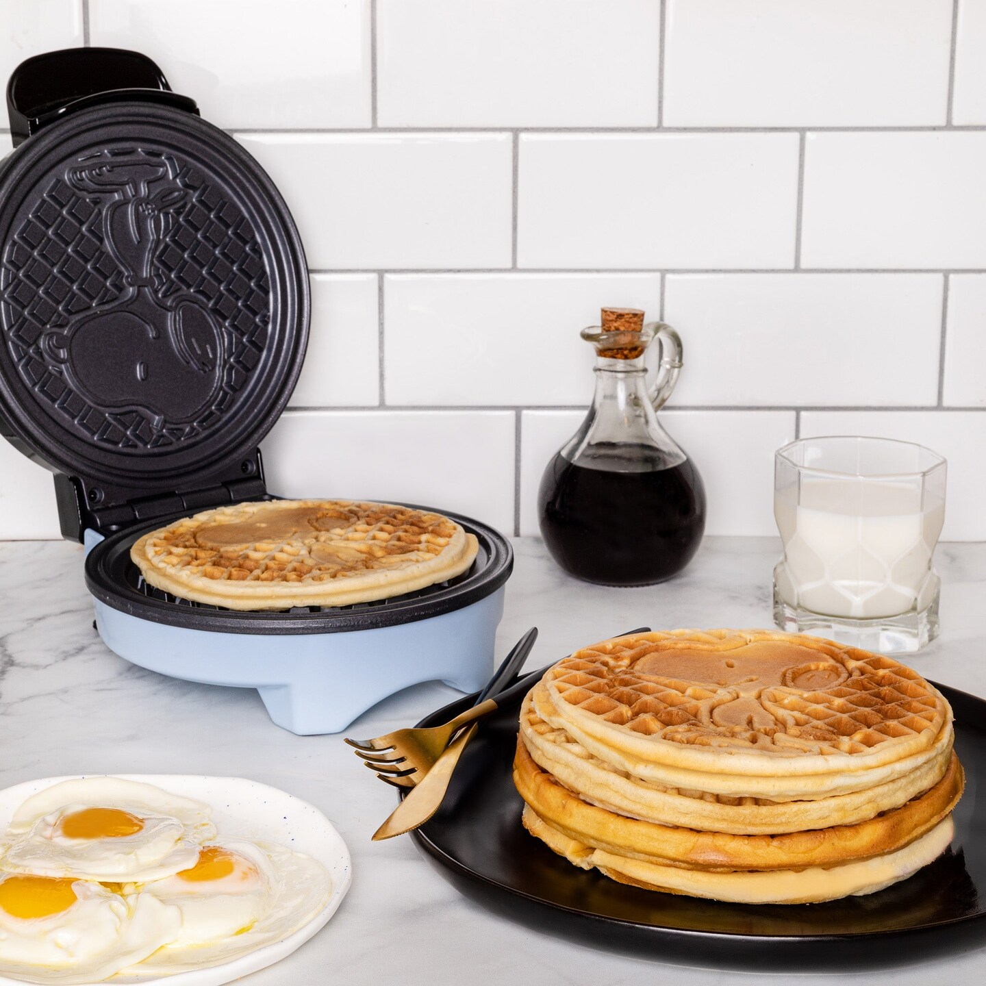 Uncanny Brands Peanuts Snoopy Waffle Maker