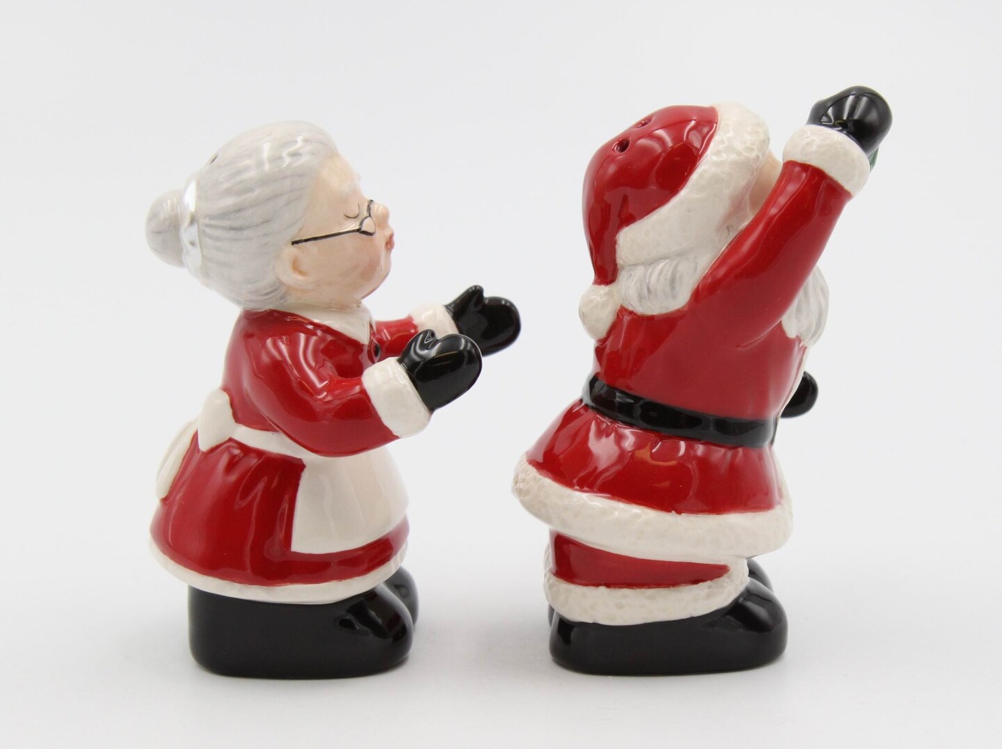 Ceramic Christmas Decor Kissing Santa and Mrs. Claus Salt And Pepper Shakers, Home D&#xE9;cor, Gift for Her, Gift for Mom, Kitchen D&#xE9;cor