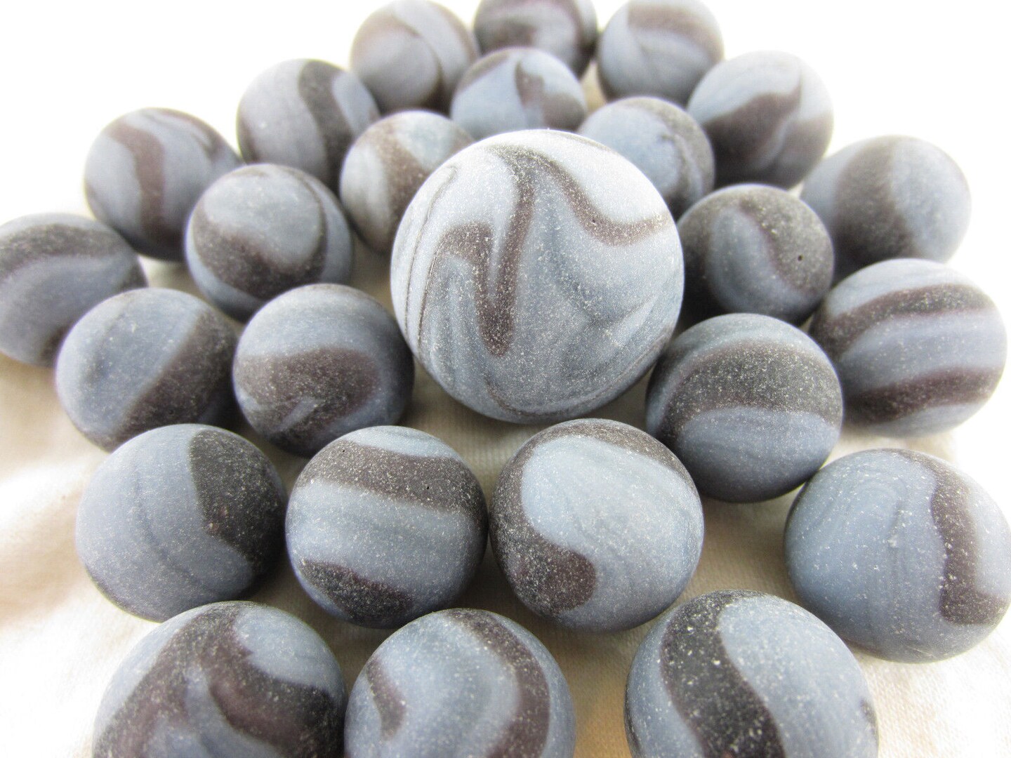 25 Glass Marbles TARANTULA Grey/Black Matte Classic Game Pack Shooter