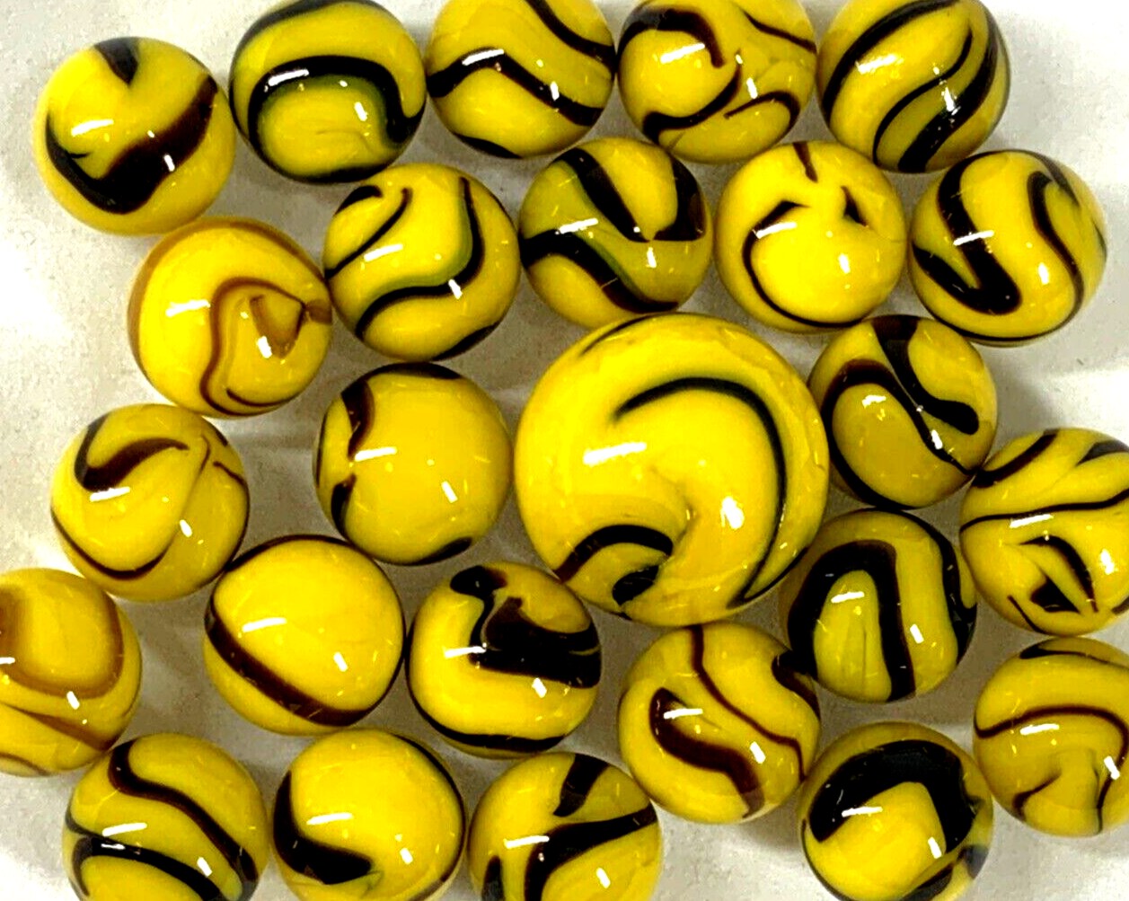 25 Marbles BUMMBLE BEE Stripes Yellow/Black Glass game pack Shooter Swirl