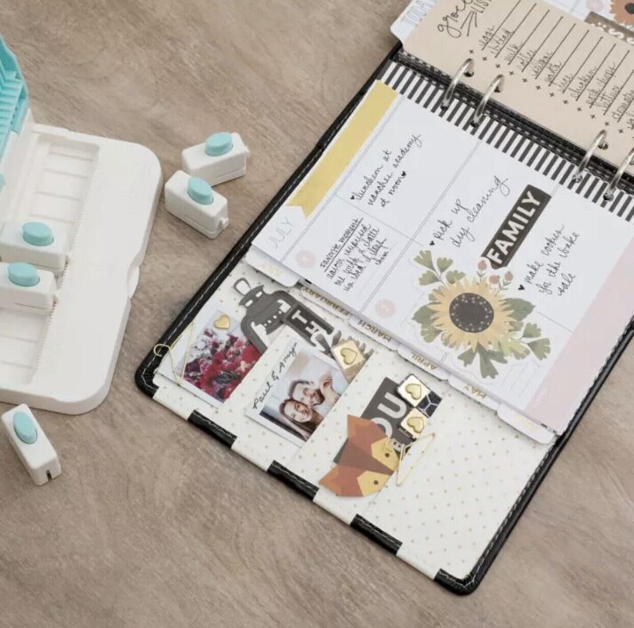 TOOL - We R Memory Keepers - PUNCH BOARD - PLANNER HOLE PUNCH 660461 by American Crafts