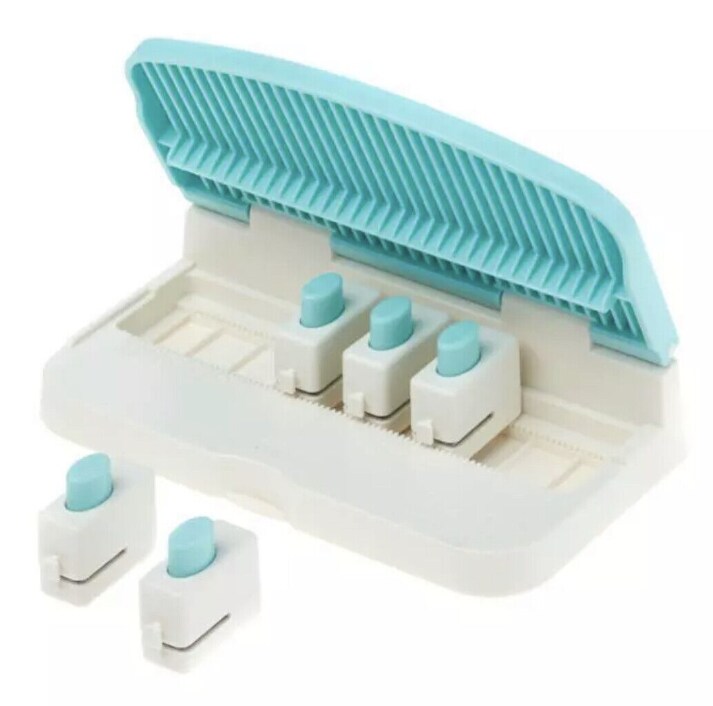 TOOL - We R Memory Keepers - PUNCH BOARD - PLANNER HOLE PUNCH 660461 by American Crafts