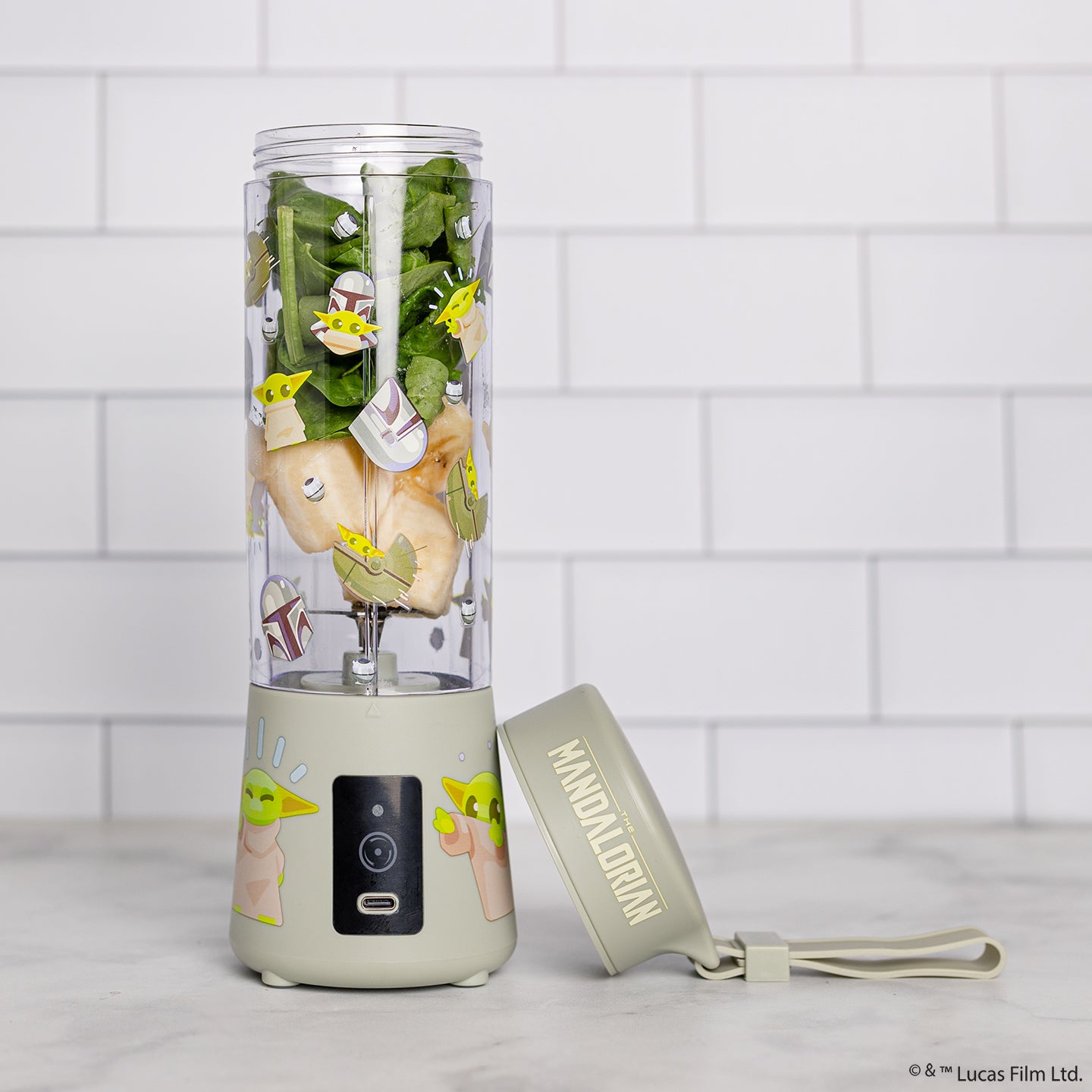 Uncanny Brands Star Wars The Mandalorian USB-Rechargeable Portable Blender