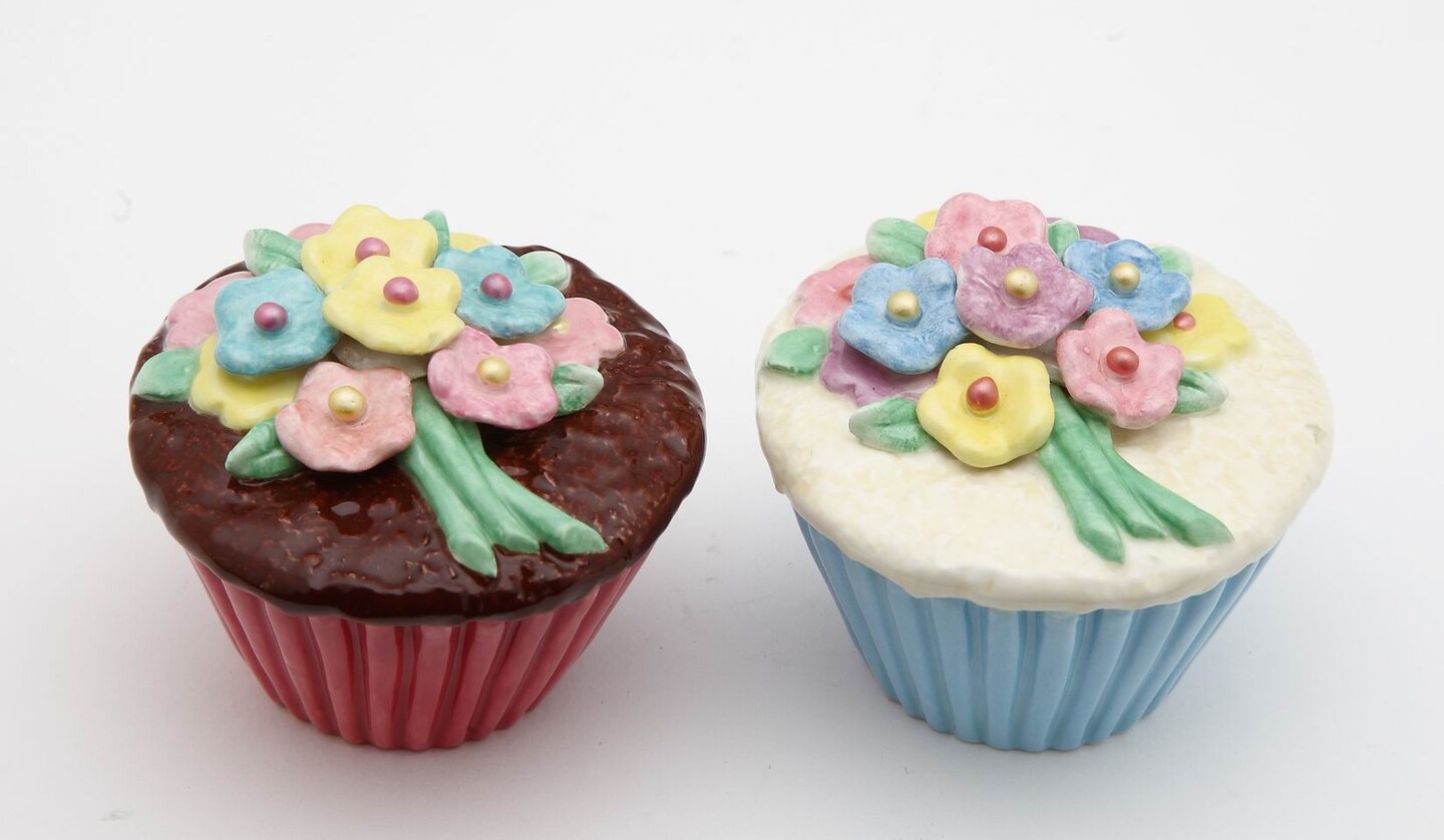 Hand Painted Ceramic Flower Cupcake Salt &#x26; Pepper Shakers, Cafe Decor, Home D&#xE9;cor, Gift for Her, Gift for Mom, Kitchen D&#xE9;cor