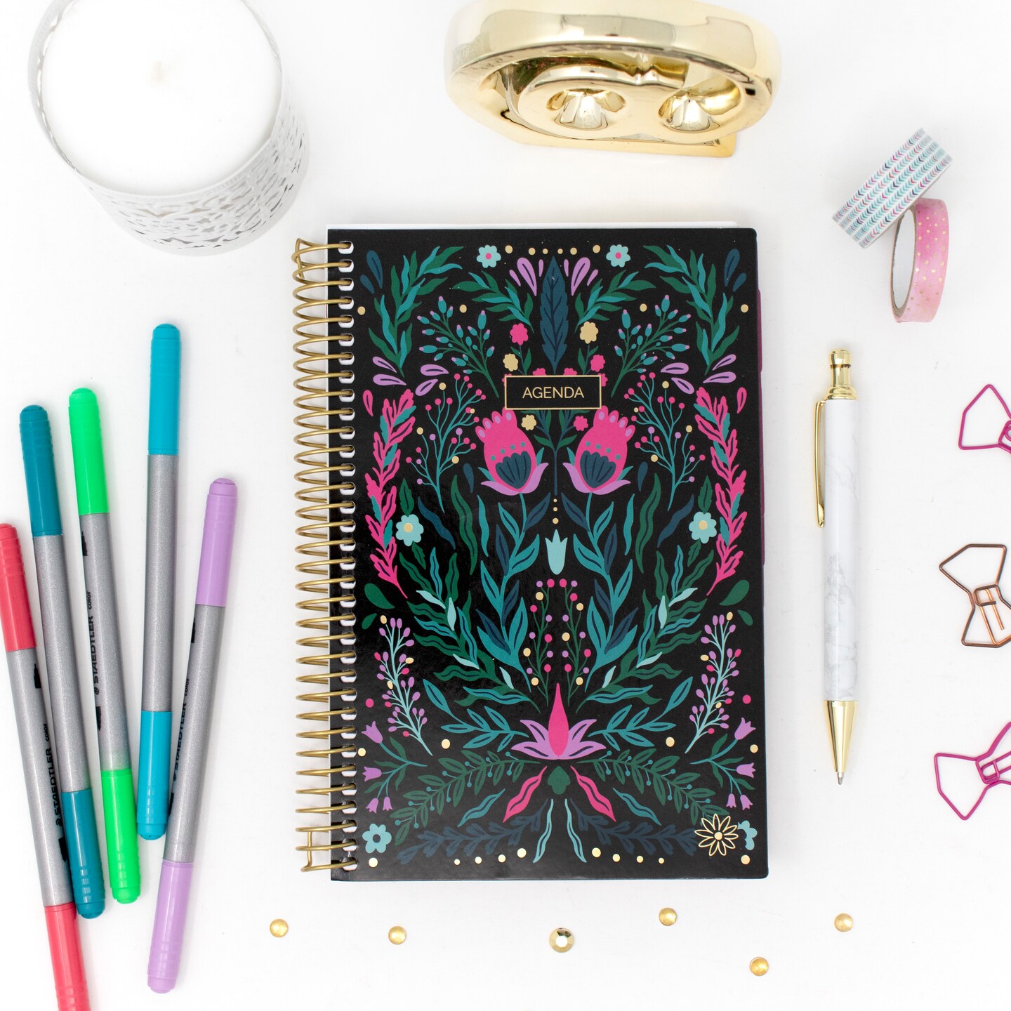 product name is Undated Spanish Daily Planner and Calendar
