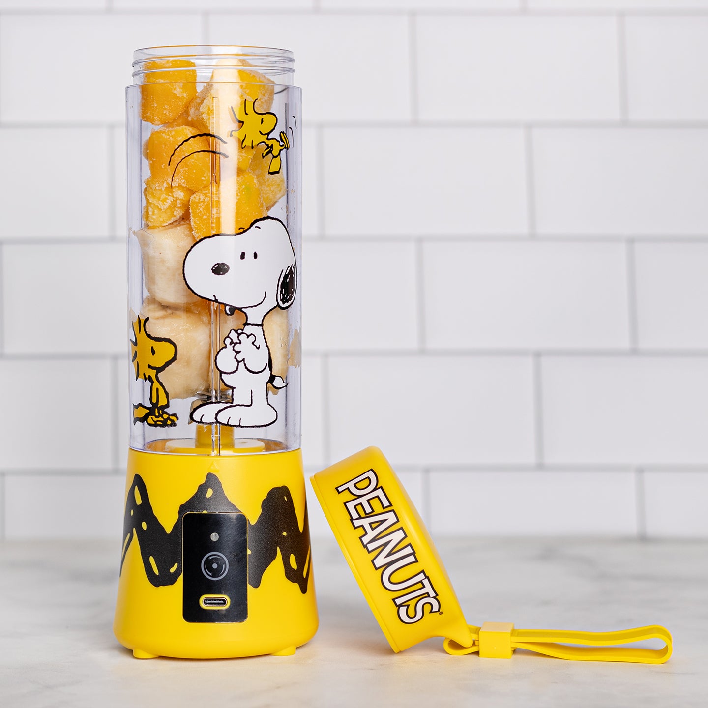 Uncanny Brands Peanuts Snoopy &#x26; Woodstock USB-Rechargeable Portable Blender