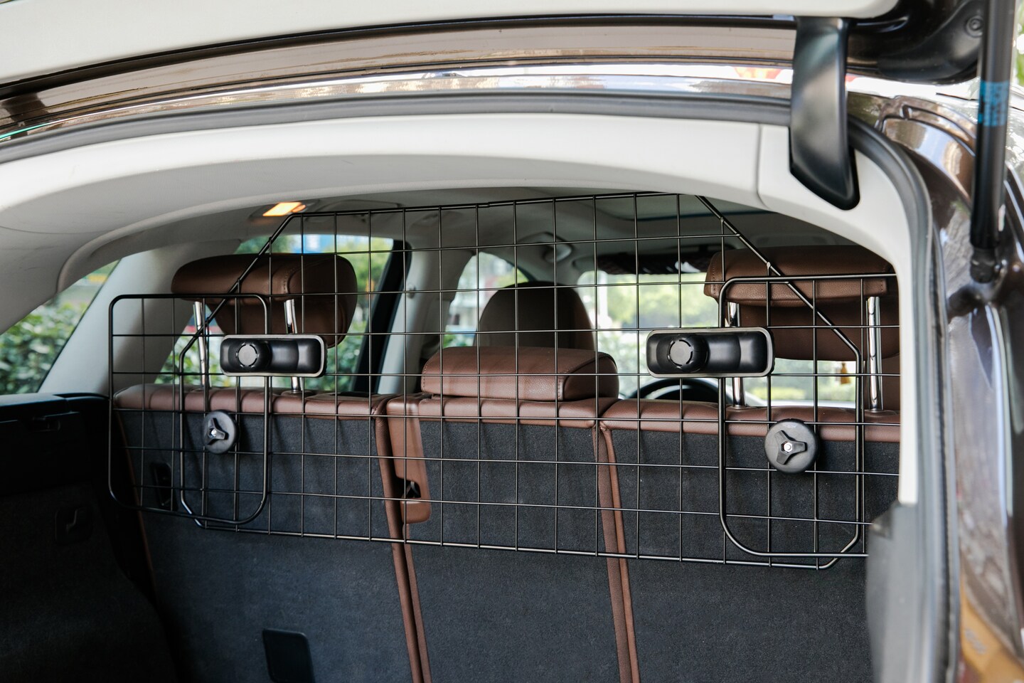 Adjustable Large Pet Barrier Gate For SUV&#x27;s, Cars Vans and Vehicles Safety Car Divider for Dogs Pets, Heavy Duty Universal Fit